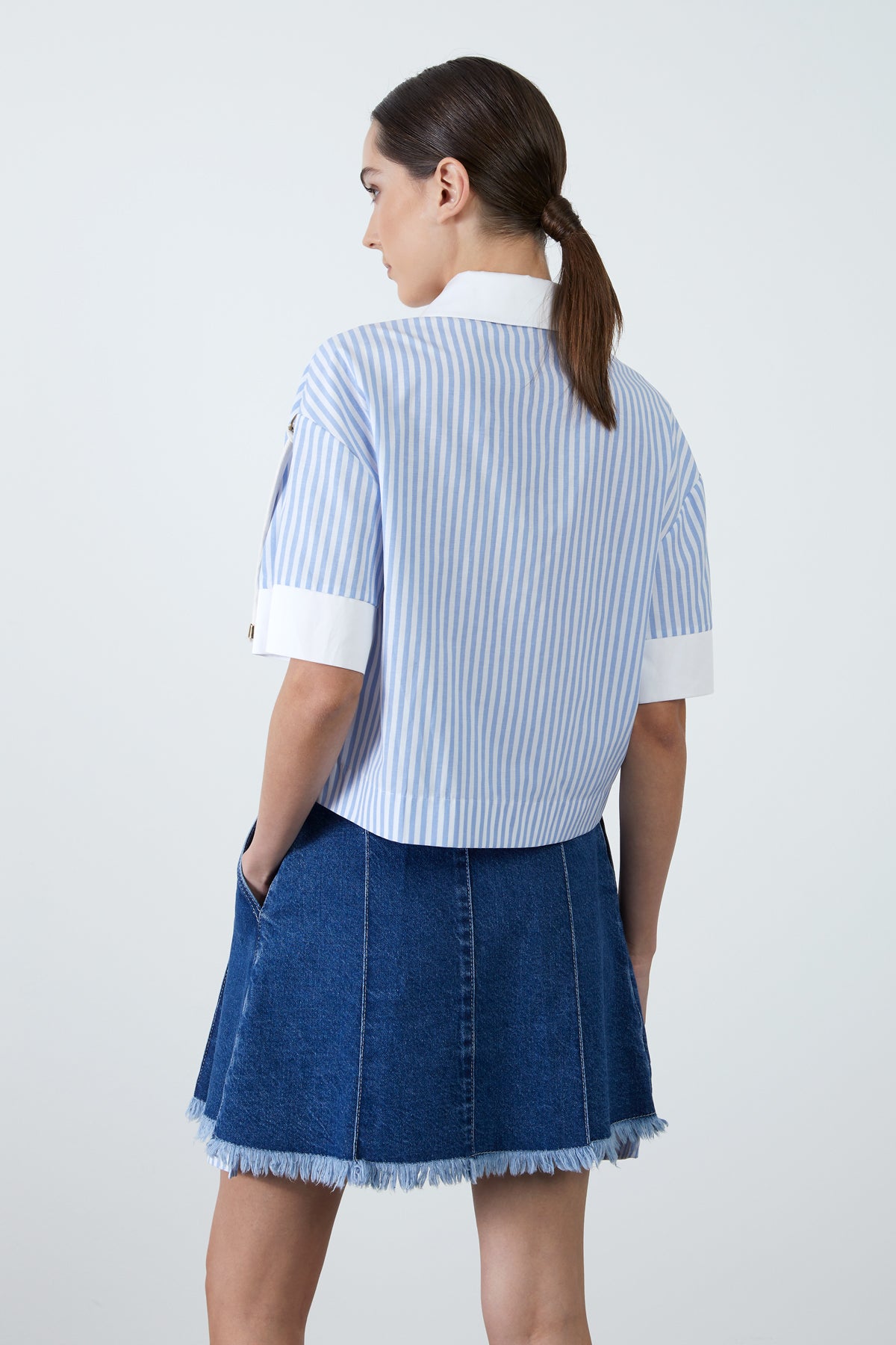 Omuzdan Sarkan Bağcık Detaylı Düğmeli Poplin Gömlek