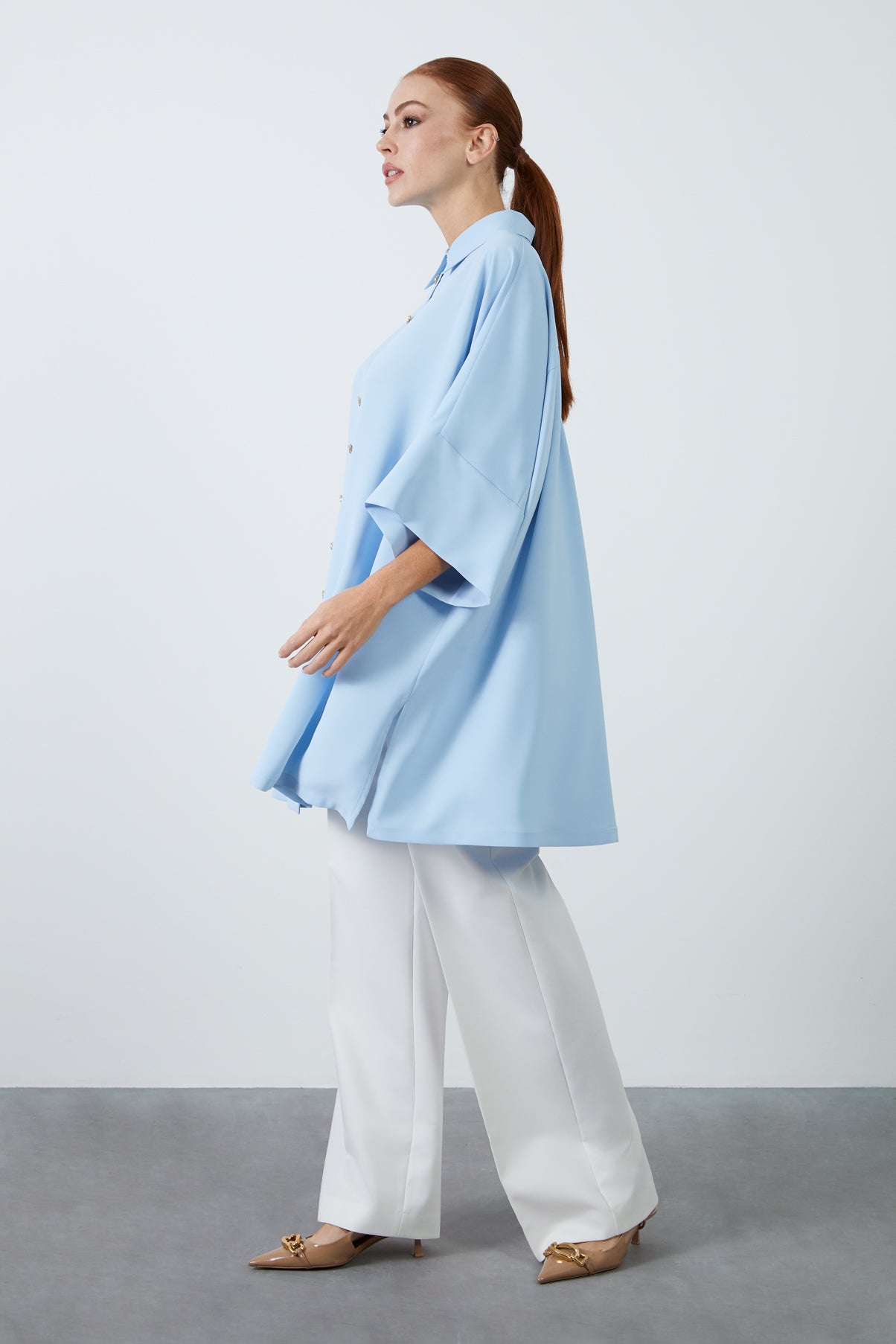 Önü Metal Düğmeli Duble Truvakar Kollu Yanları Yırtmaçlı Mini Elbise