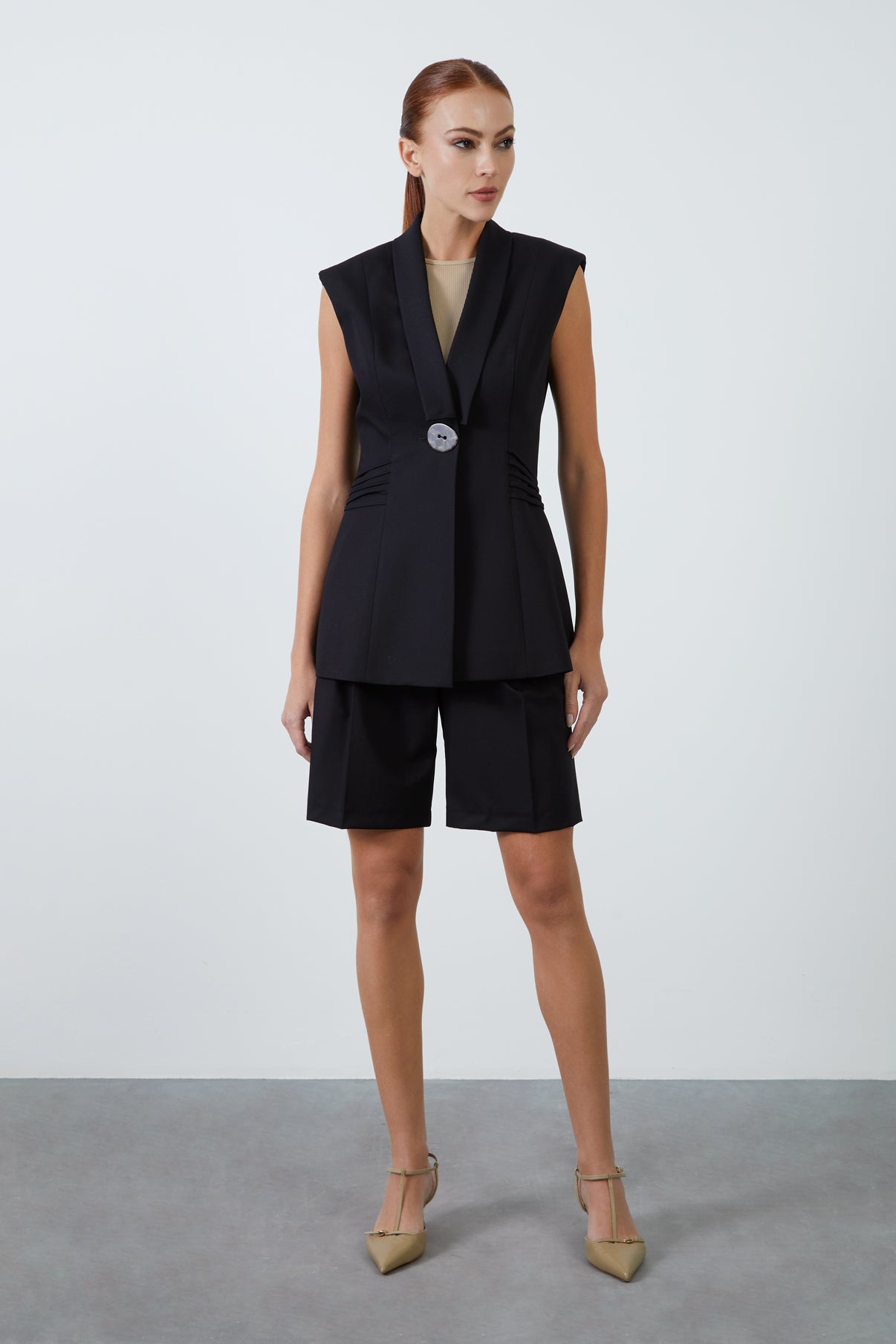 Püsküllü Akseuar Detaylı Vatkalı Kolsuz Yelek