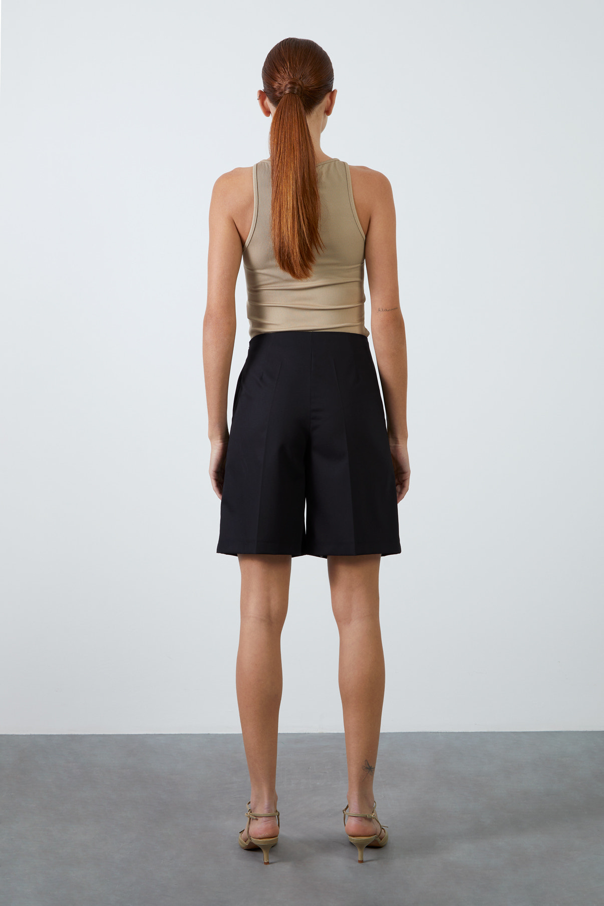 Diz Üstü Klasik Şort