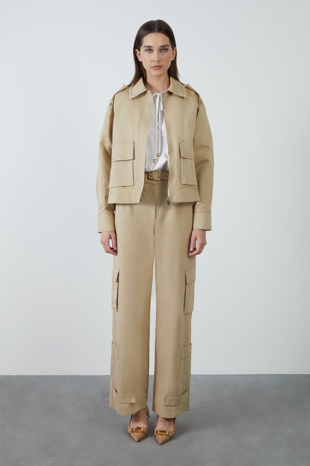 Cep Kenarı İşlemeli Arkası Büzgülü Ceket