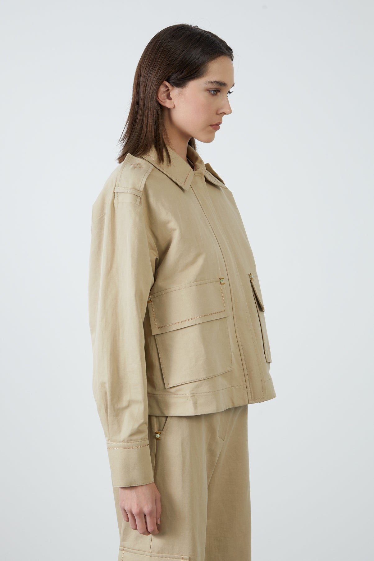 Cep Kenarı İşlemeli Arkası Büzgülü Ceket