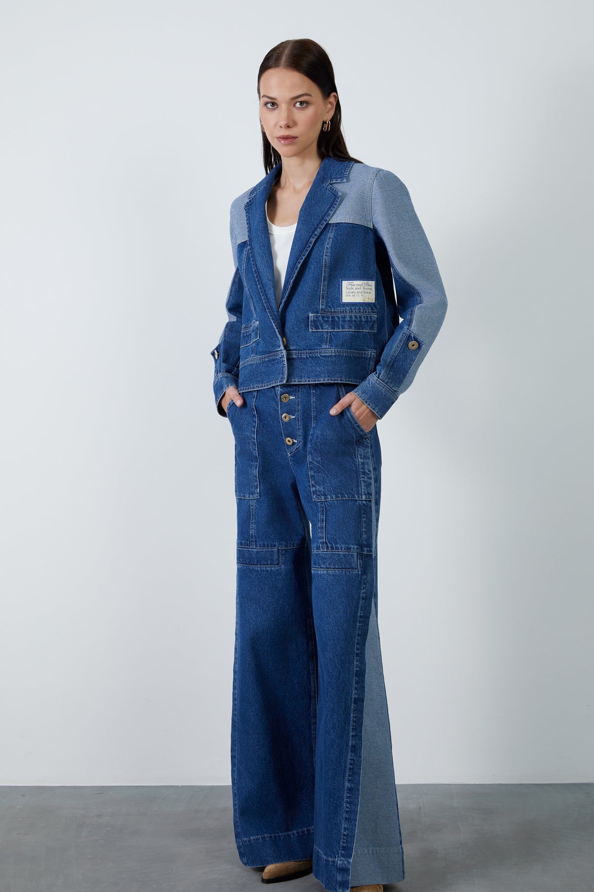 Etiket Detaylı Çıtçıt Kapama İki Renkli Jean Ceket