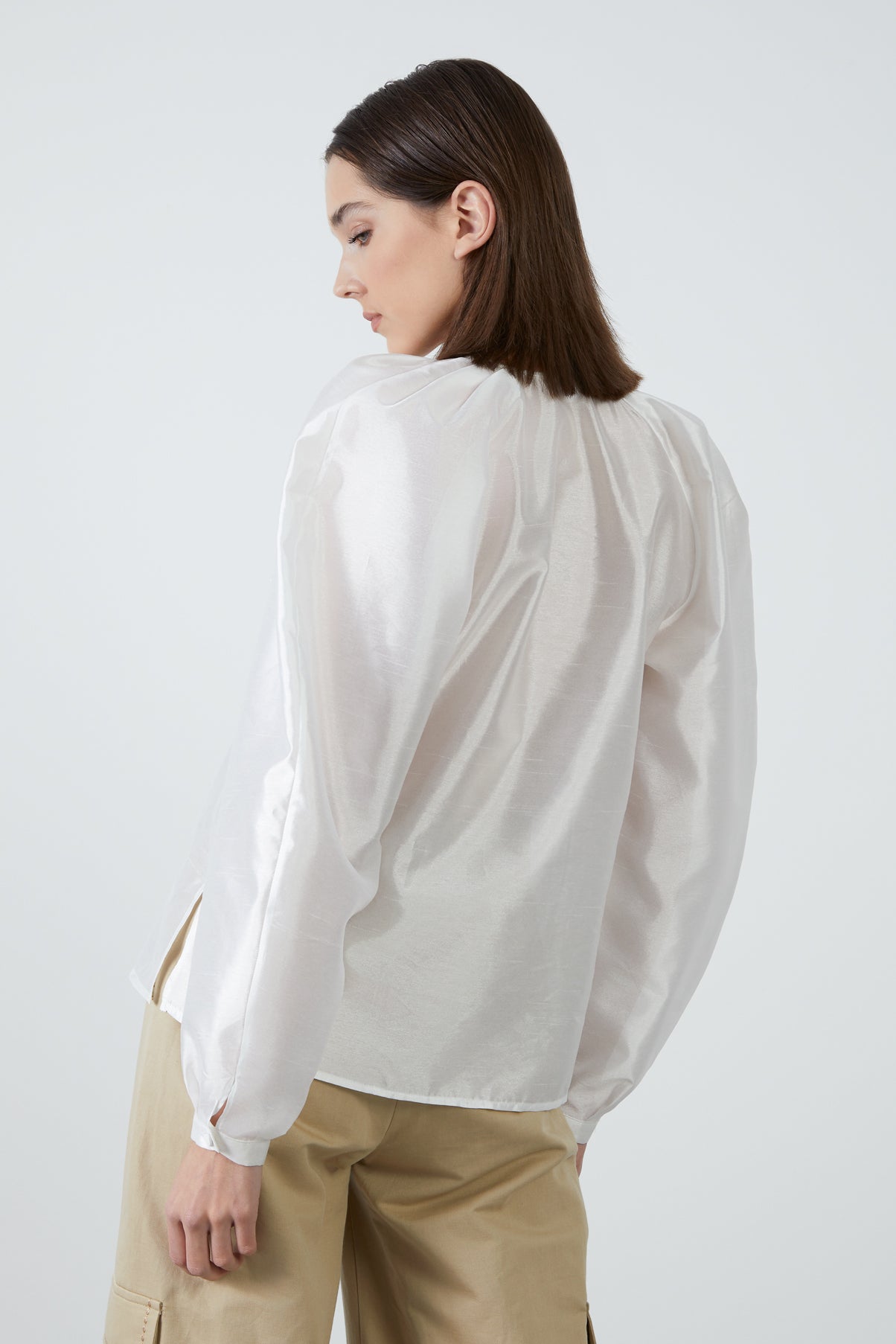 Bağucu İşlemeli Transparan Bluz