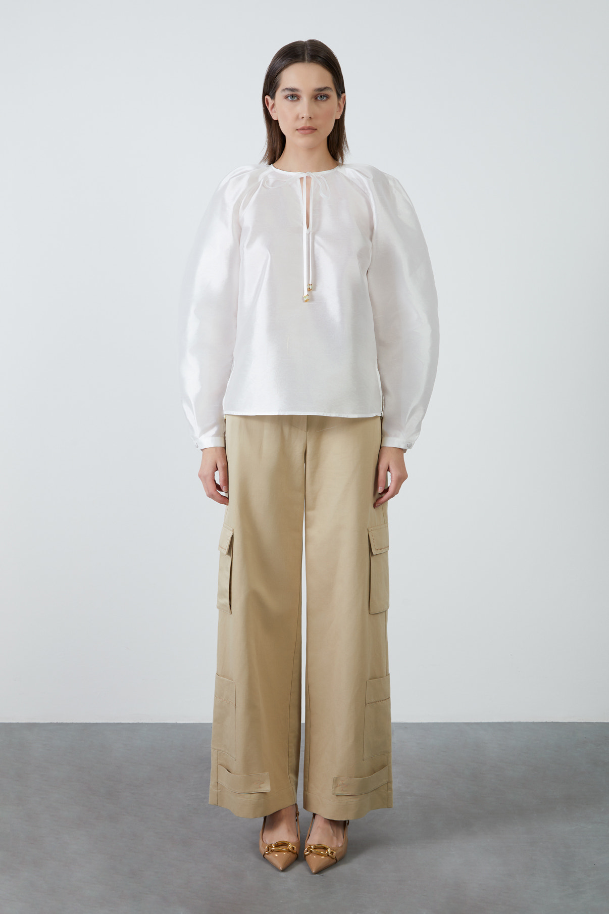 Bağucu İşlemeli Transparan Bluz