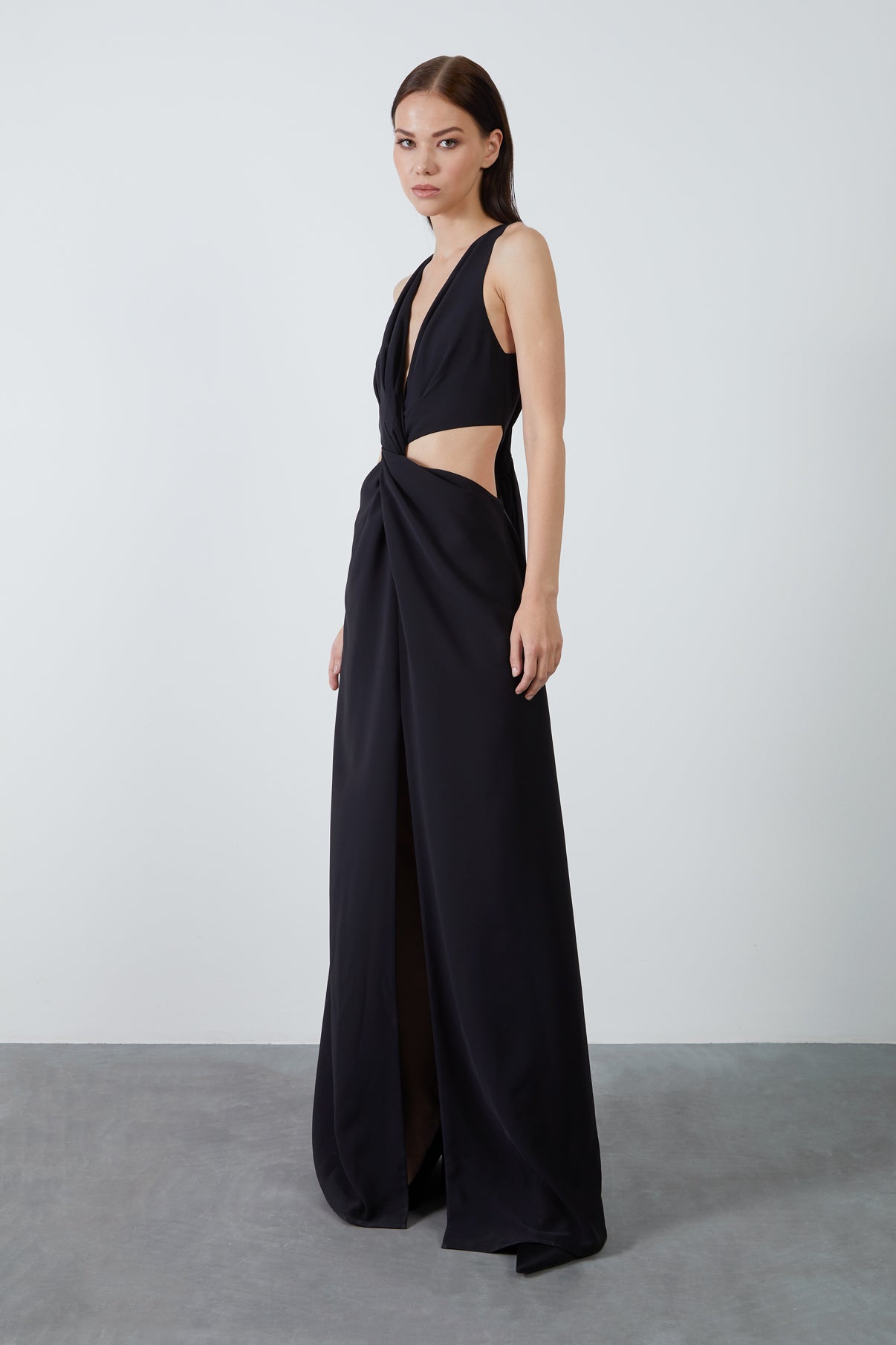 Önü Düğüm Detaylı Göğüs Dekolteli Uzun Elbise