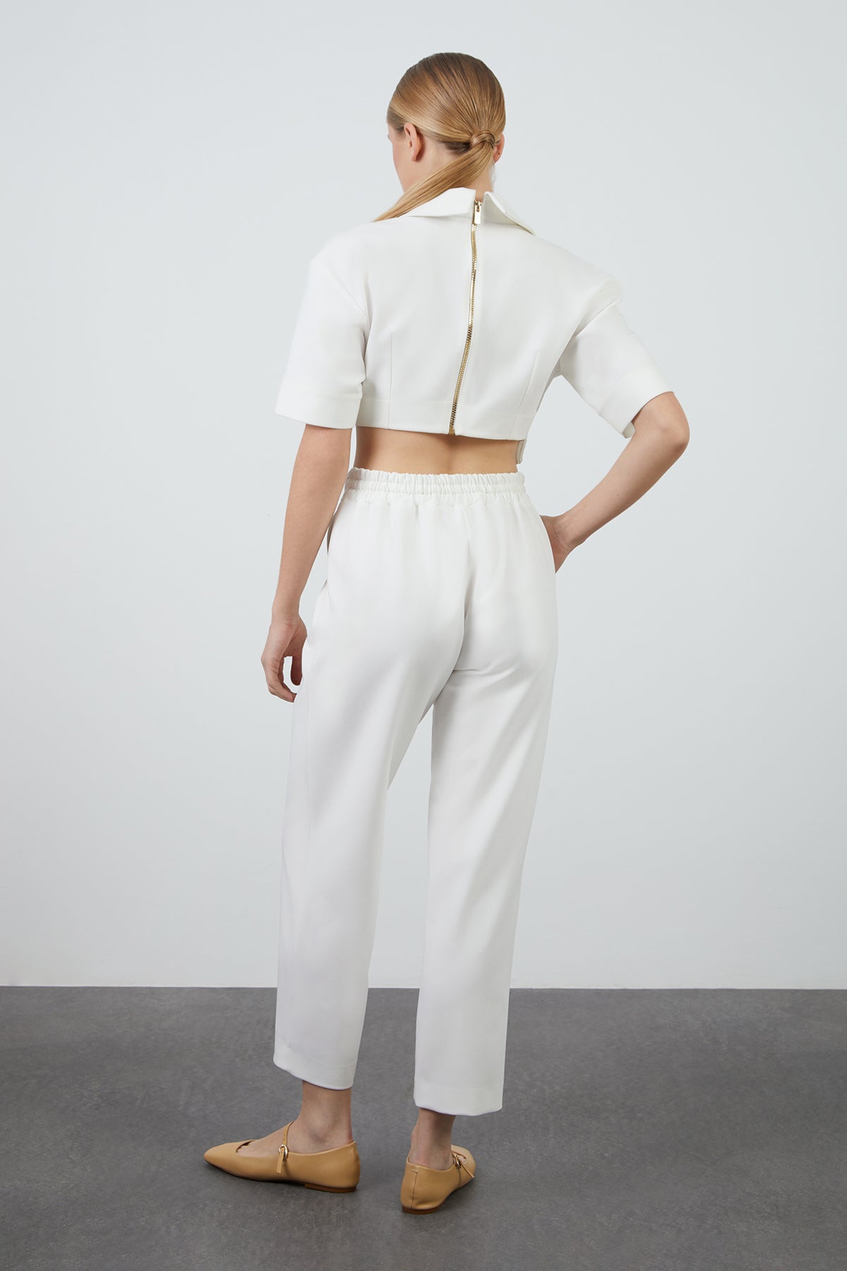 Doğal Süslemeli Crop Bluz