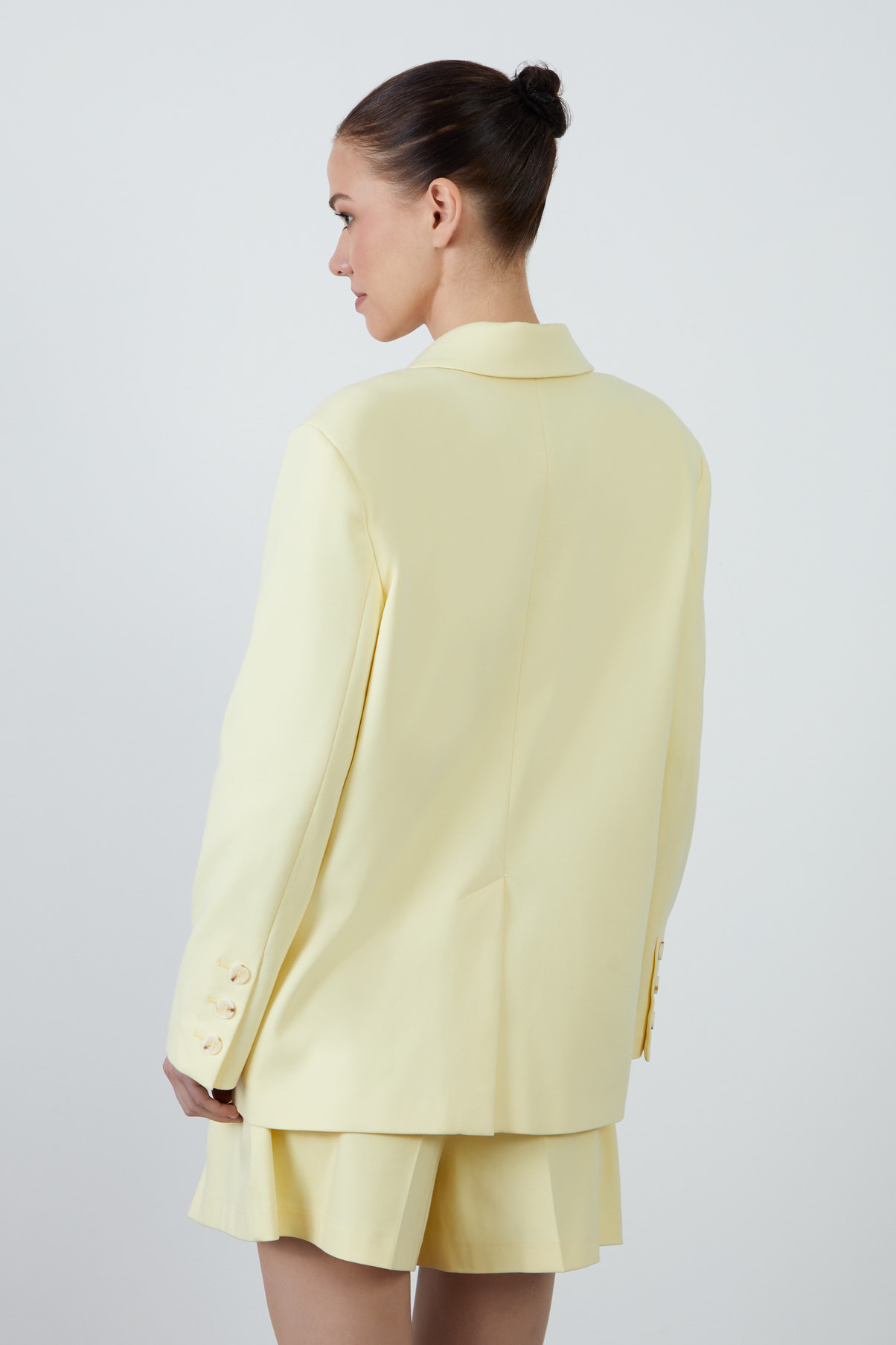 Kollarda Origami Katlama Detaylı İşlemeli Ceket