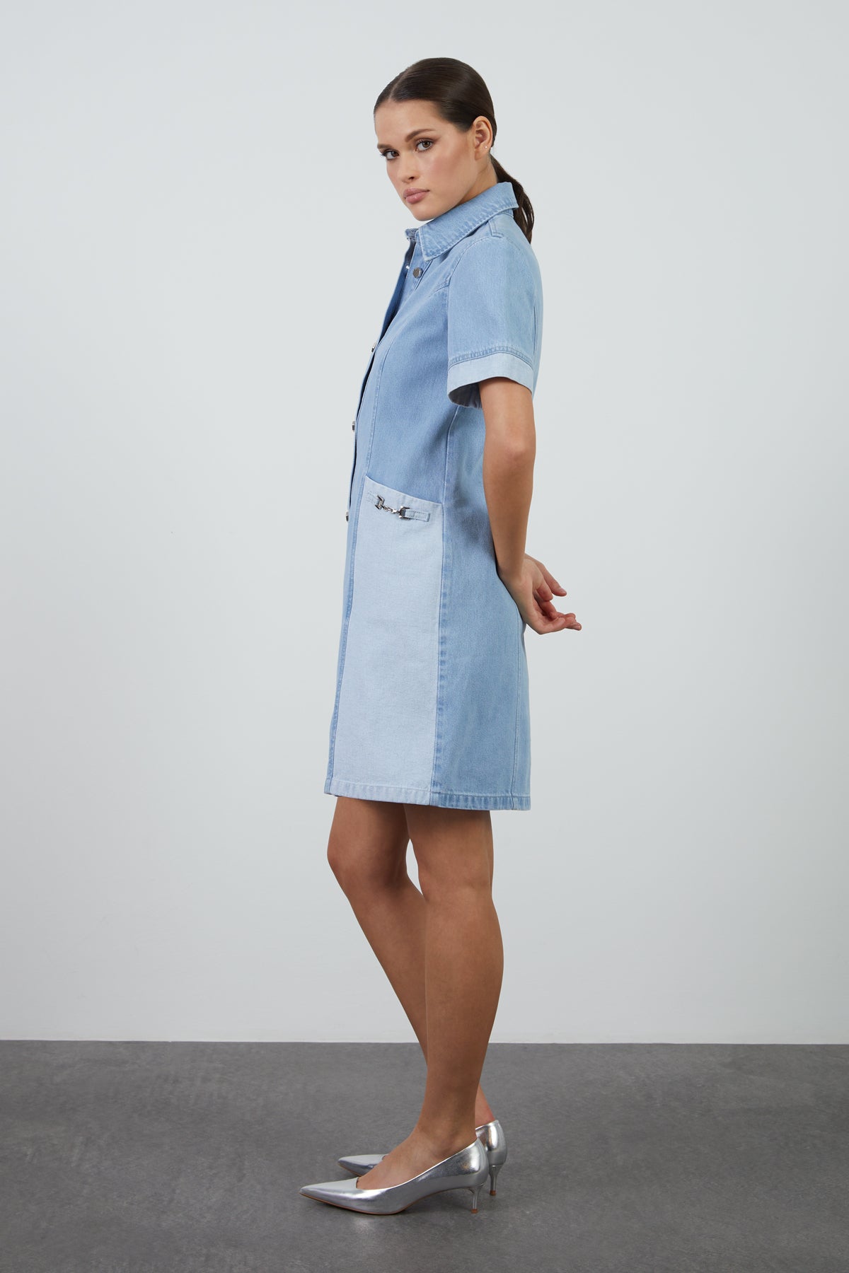 Aksesuar Detaylı Mini Regular Fit Denim Elbise