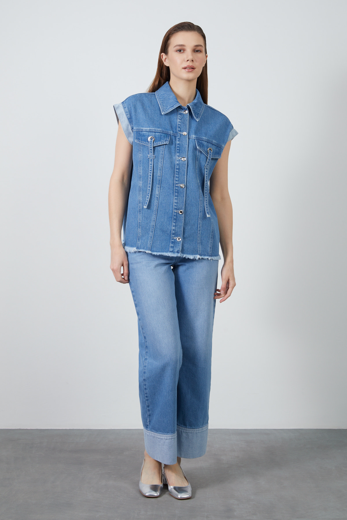 Kuşgözü Detaylı Kristal Düğmeli Denim Ceket