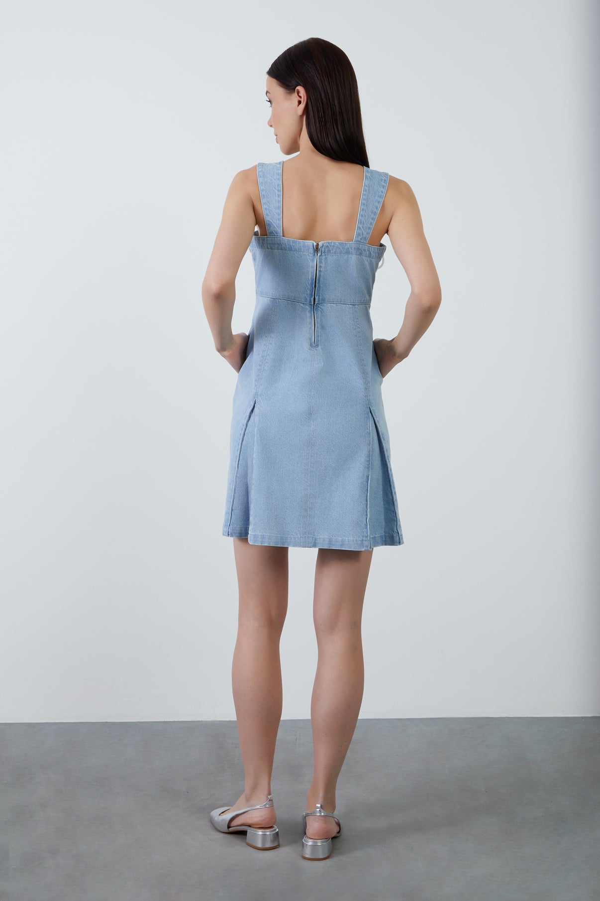 Askılı Kordon Detaylı Mini Denim Elbise