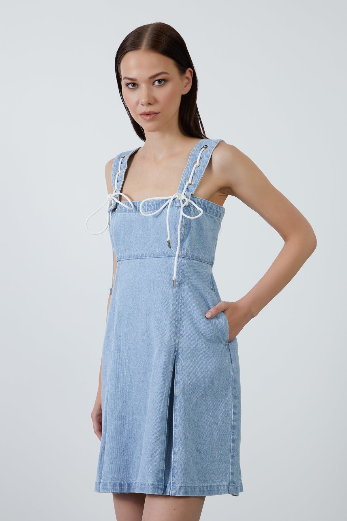 Askılı Kordon Detaylı Mini Denim Elbise