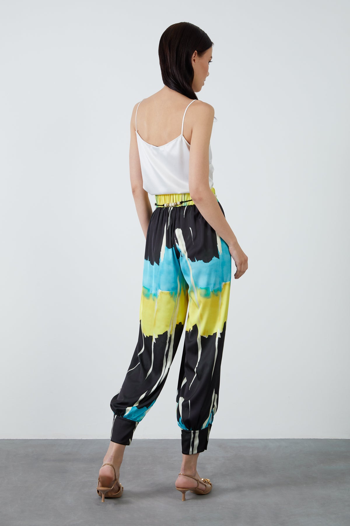 Renkli Beli Aksesuar Detaylı Pantolon