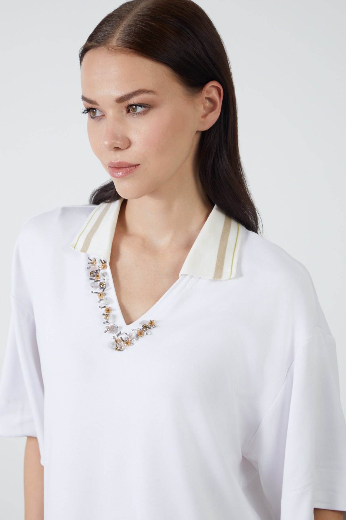 Yaka Ve Kol Ucu Trikolu V Yaka T-shirt