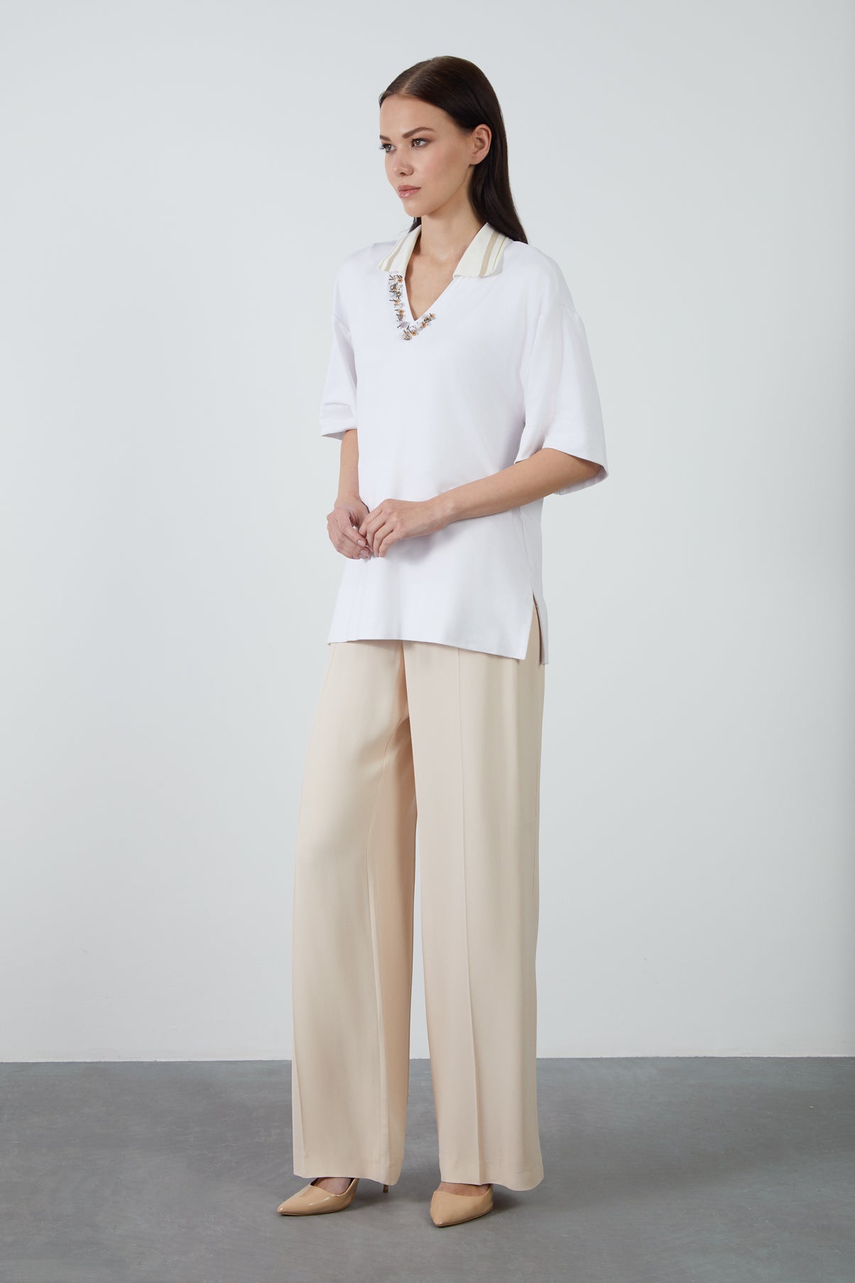 Yaka Ve Kol Ucu Trikolu V Yaka Tişört