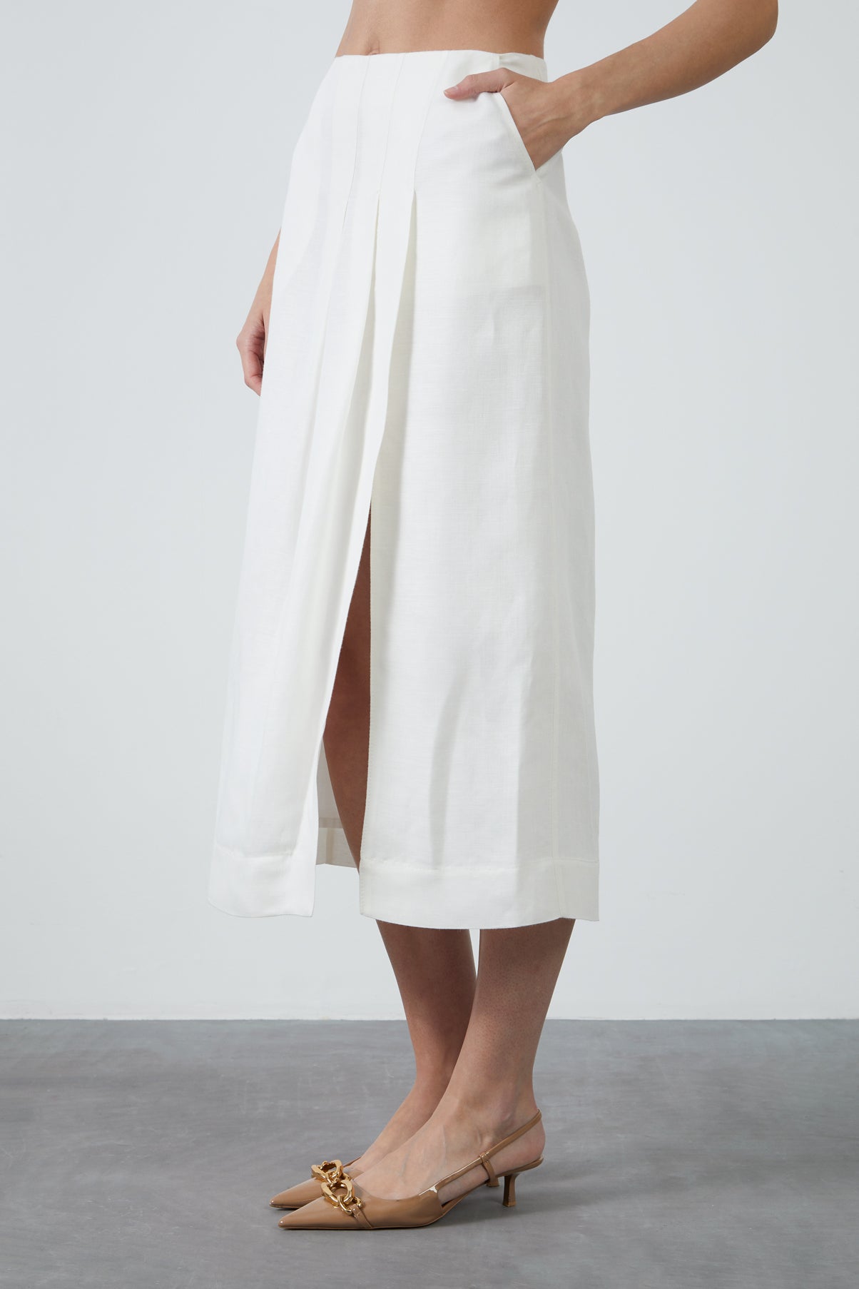 Ön Beden Pileli Ve Yırtmaç Detaylı Keten Etek