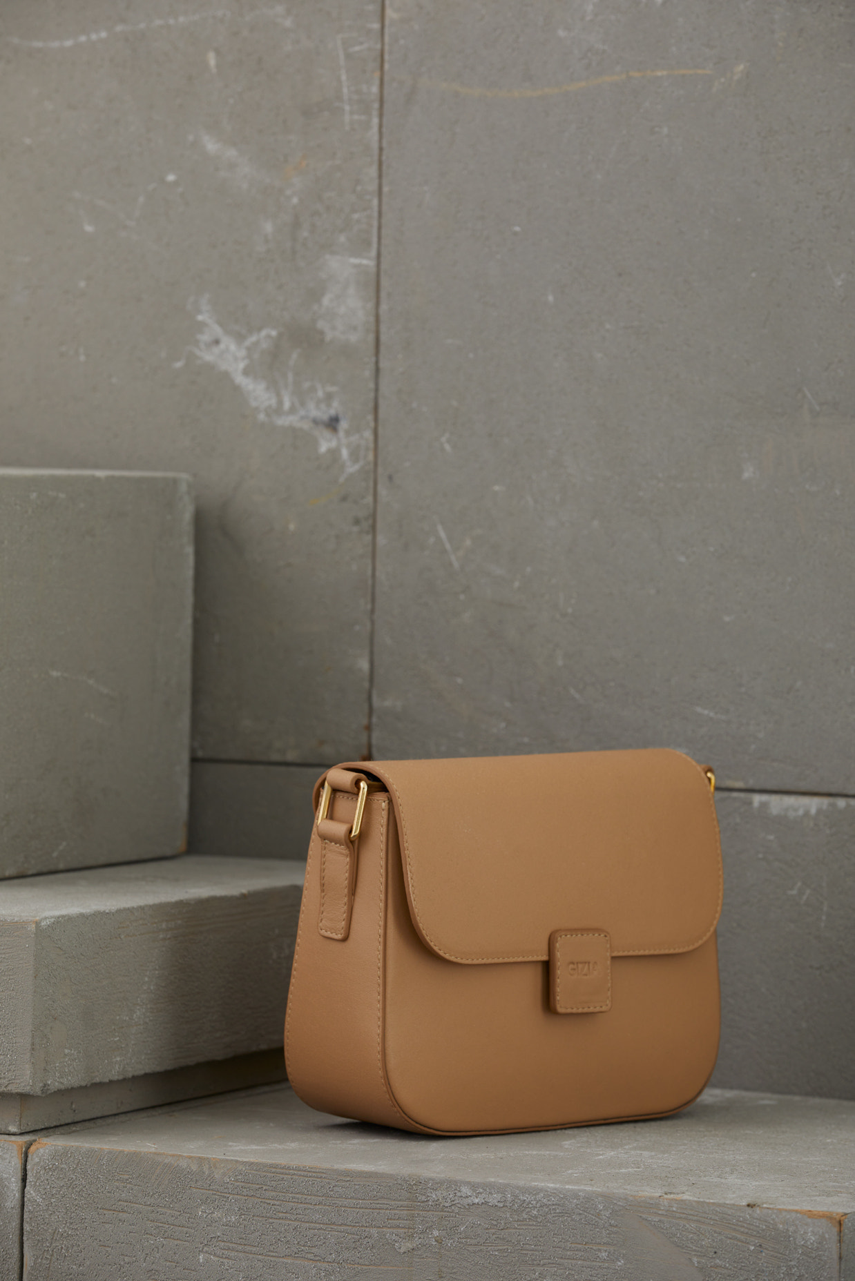 Ayarlanabilir Uzun Saplı Çıtçıt Kapamalı Haki Deri Çanta