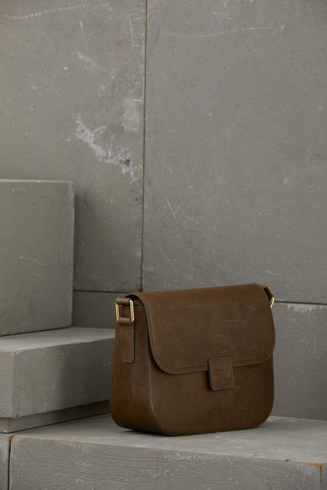 Ayarlanabilir Uzun Saplı Çıtçıt Kapamalı Haki Deri Çanta