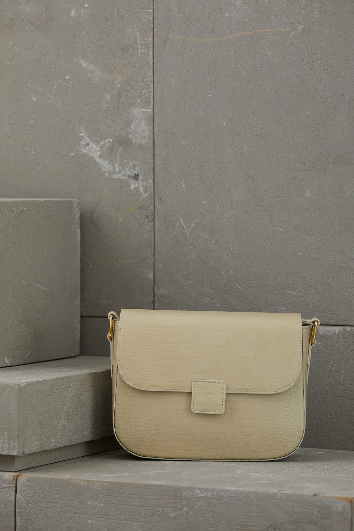 Ayarlanabilir Uzun Saplı Çıtçıt Kapamalı Haki Deri Çanta