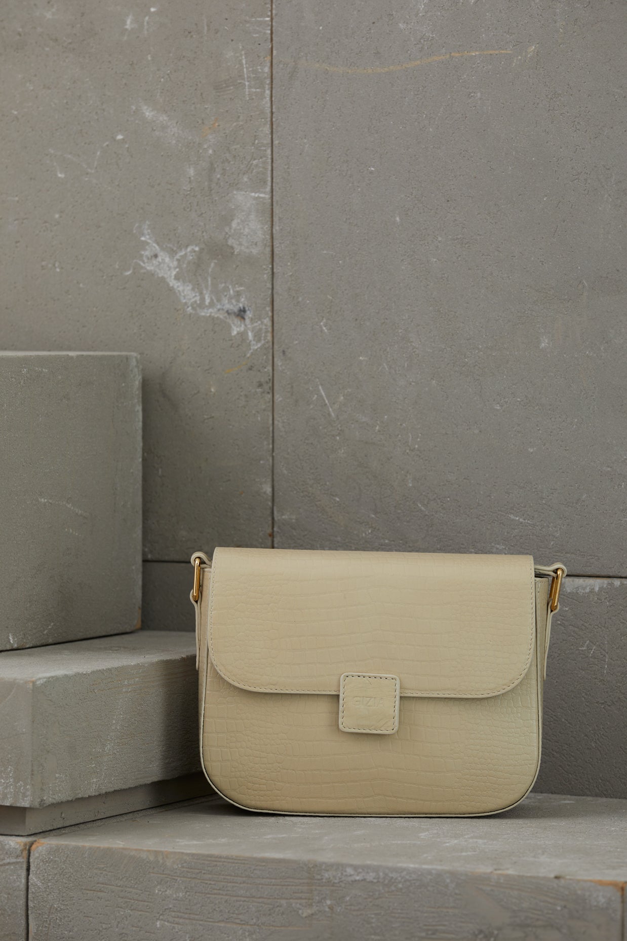 Ayarlanabilir Uzun Saplı Çıtçıt Kapamalı Haki Deri Çanta