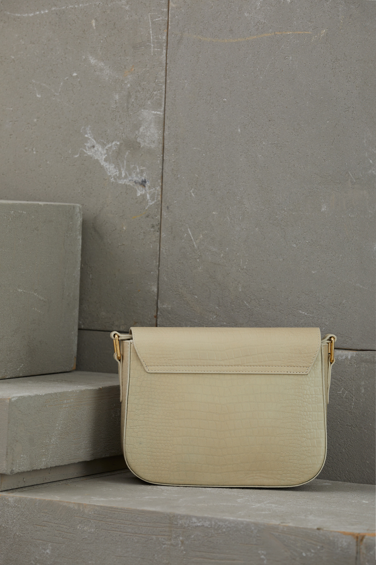 Ayarlanabilir Uzun Saplı Çıtçıt Kapamalı Haki Deri Çanta