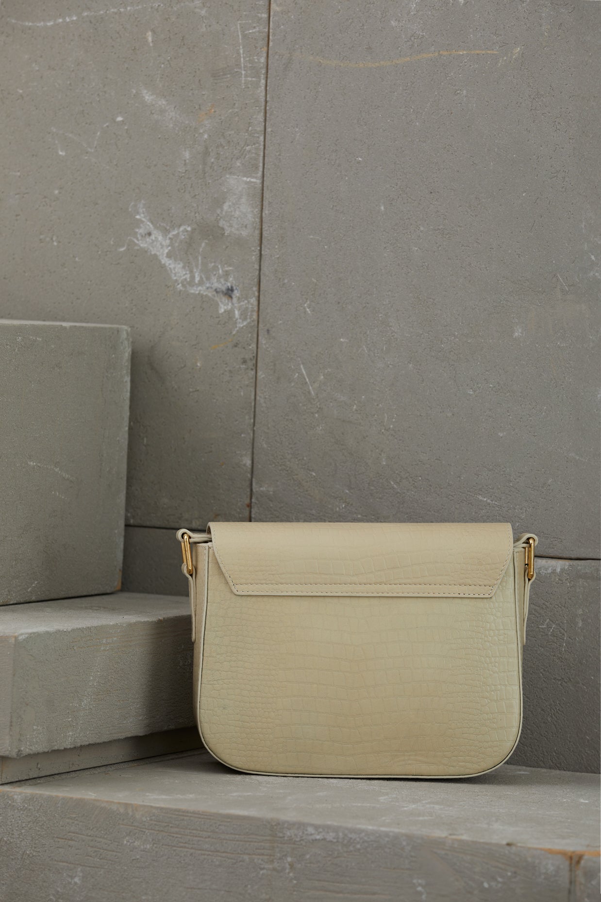 Ayarlanabilir Uzun Saplı Çıtçıt Kapamalı Haki Deri Çanta