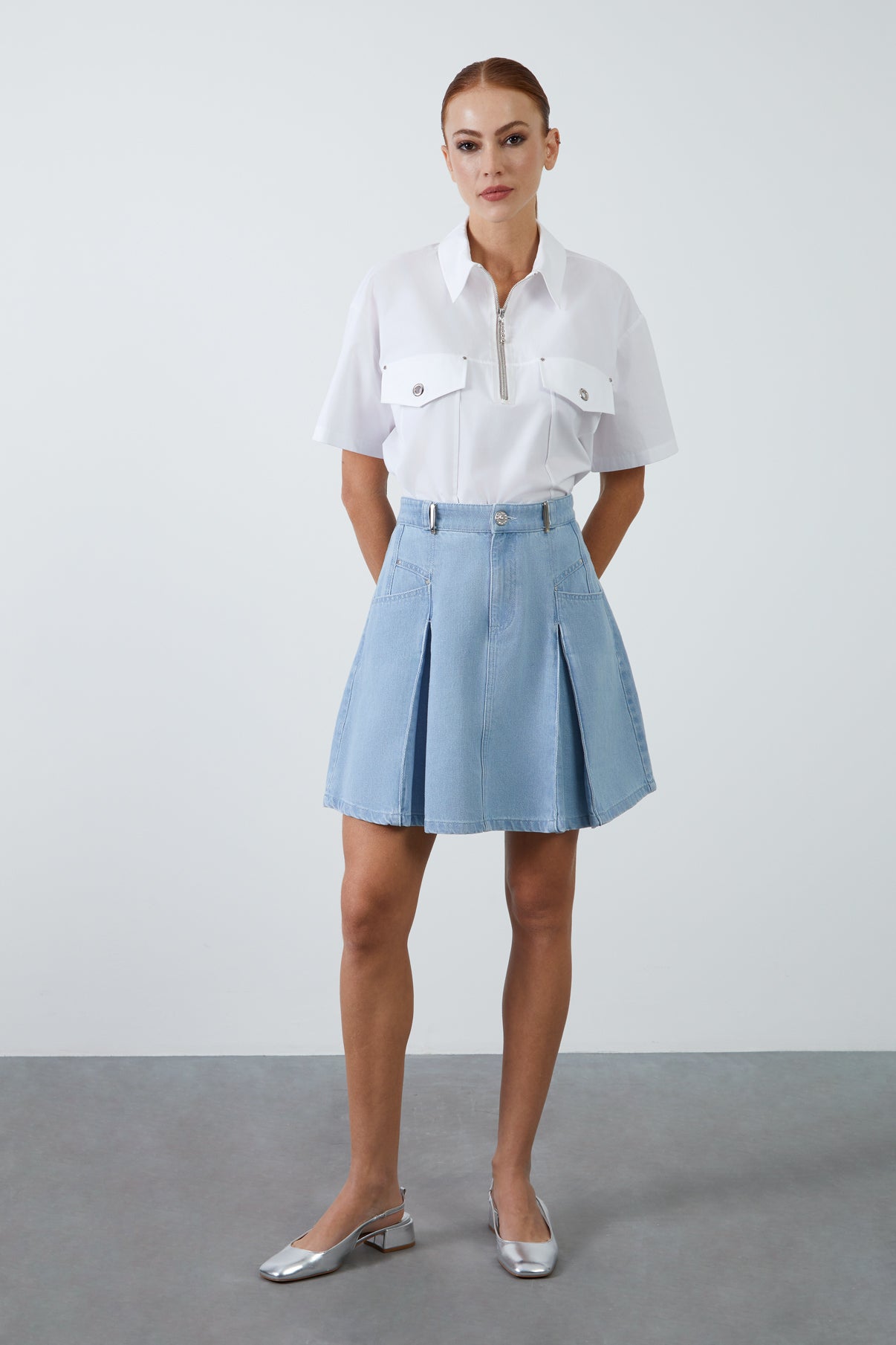 Pilikaşe Ve Kuşgözü Detaylı Mini Denim Etek