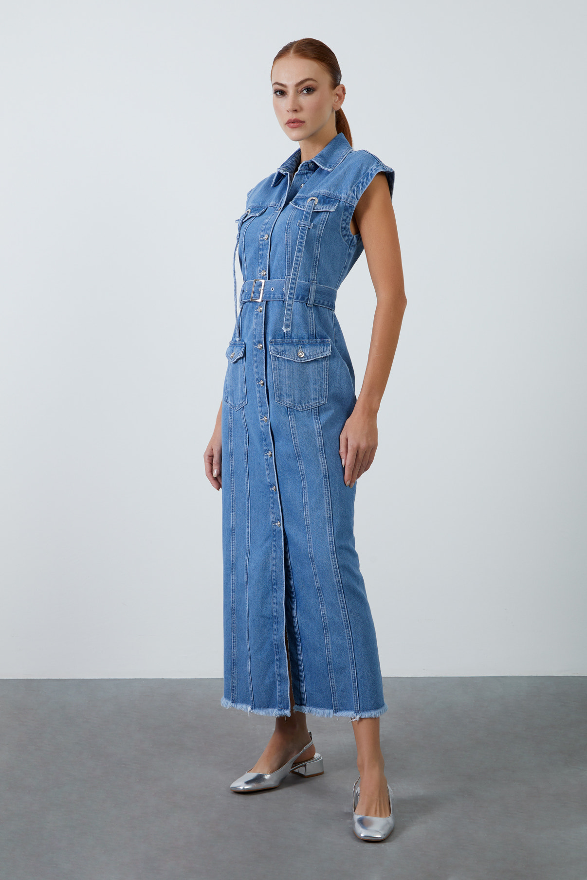 Metal Tokalı Kemerli Kolsuz Cepli Jean Maxi Elbise