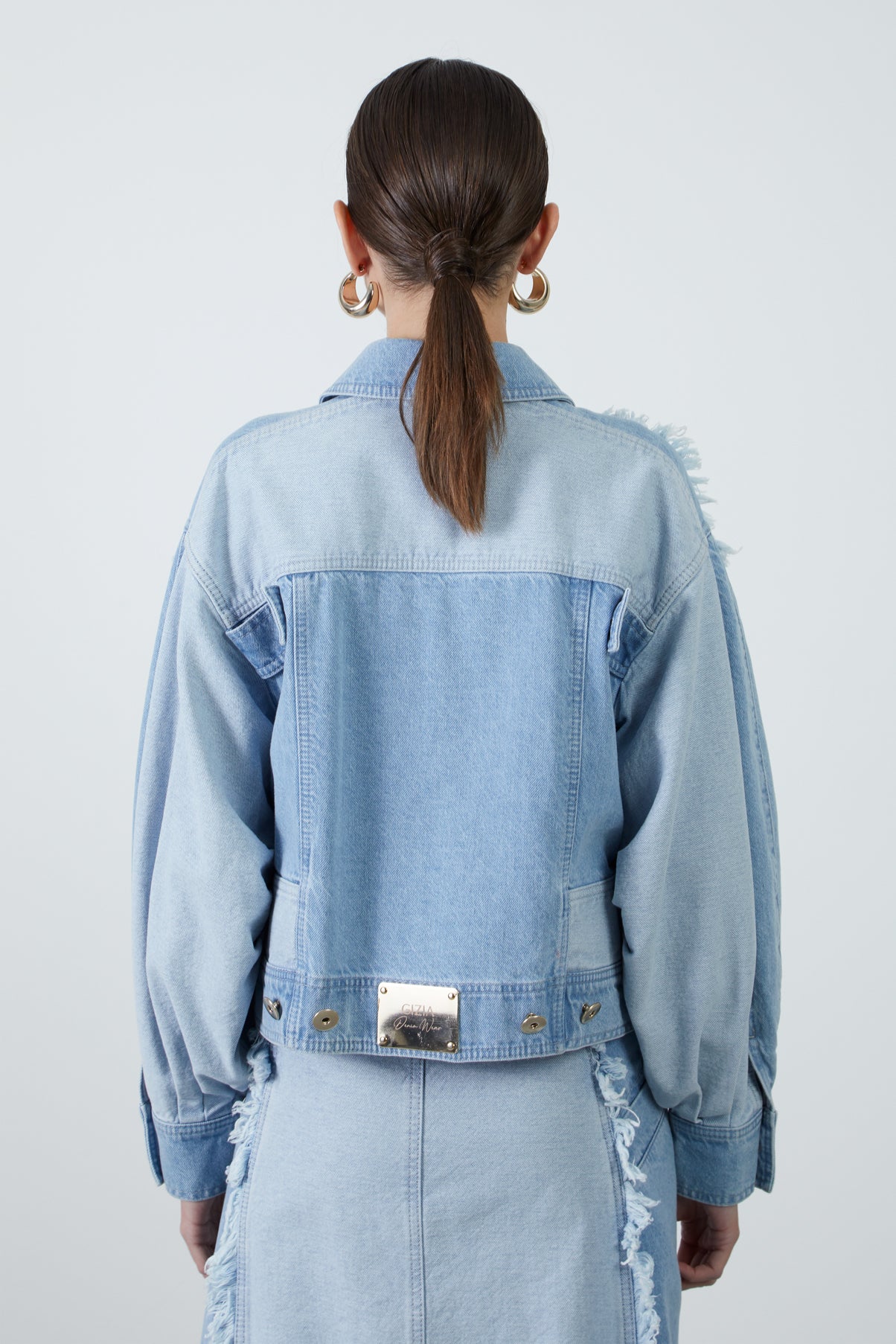 Kol Üstü Püskül Detaylı İki Renkli Jean Ceket