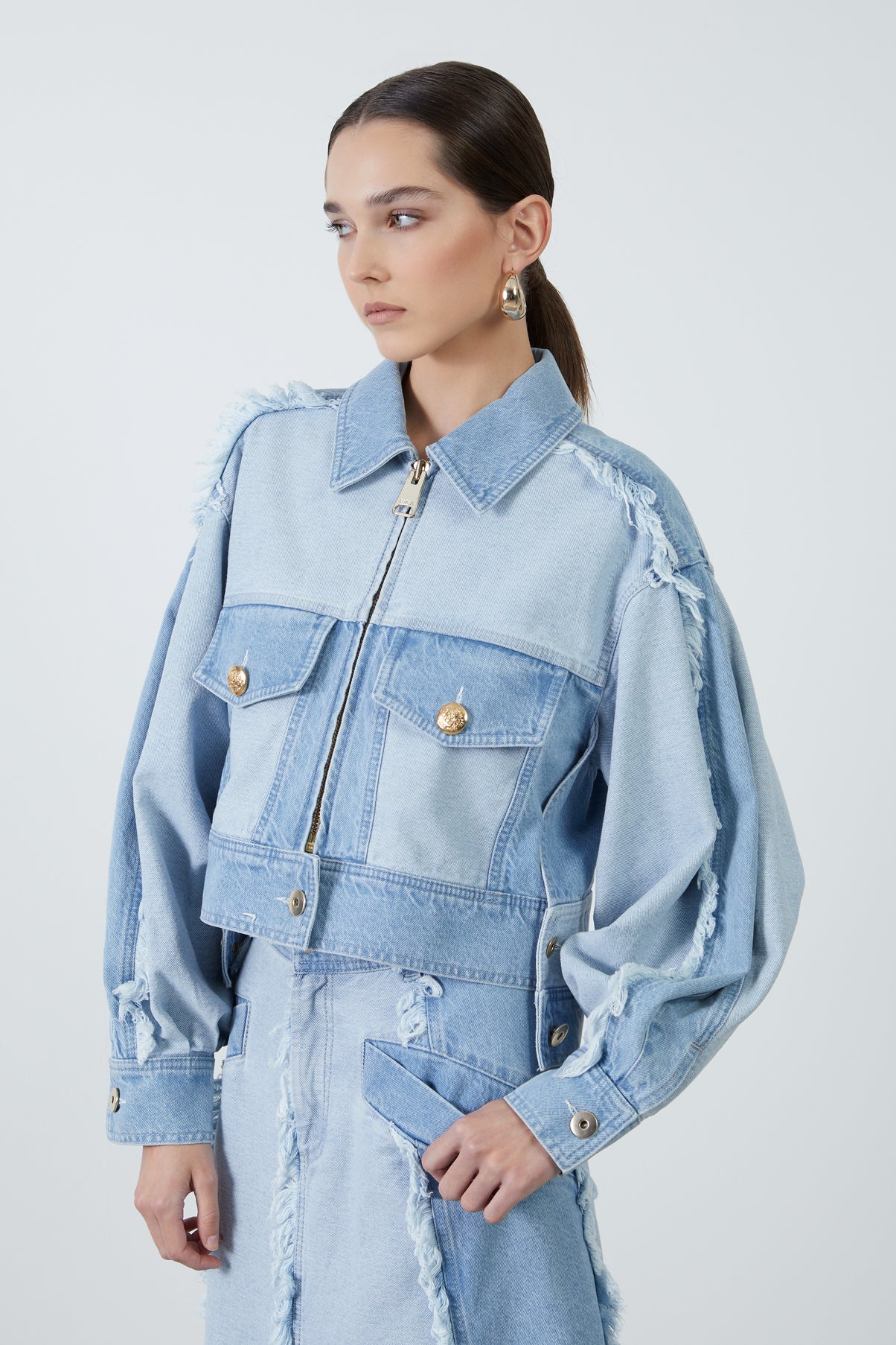 Kol Üstü Püskül Detaylı İki Renkli Jean Ceket