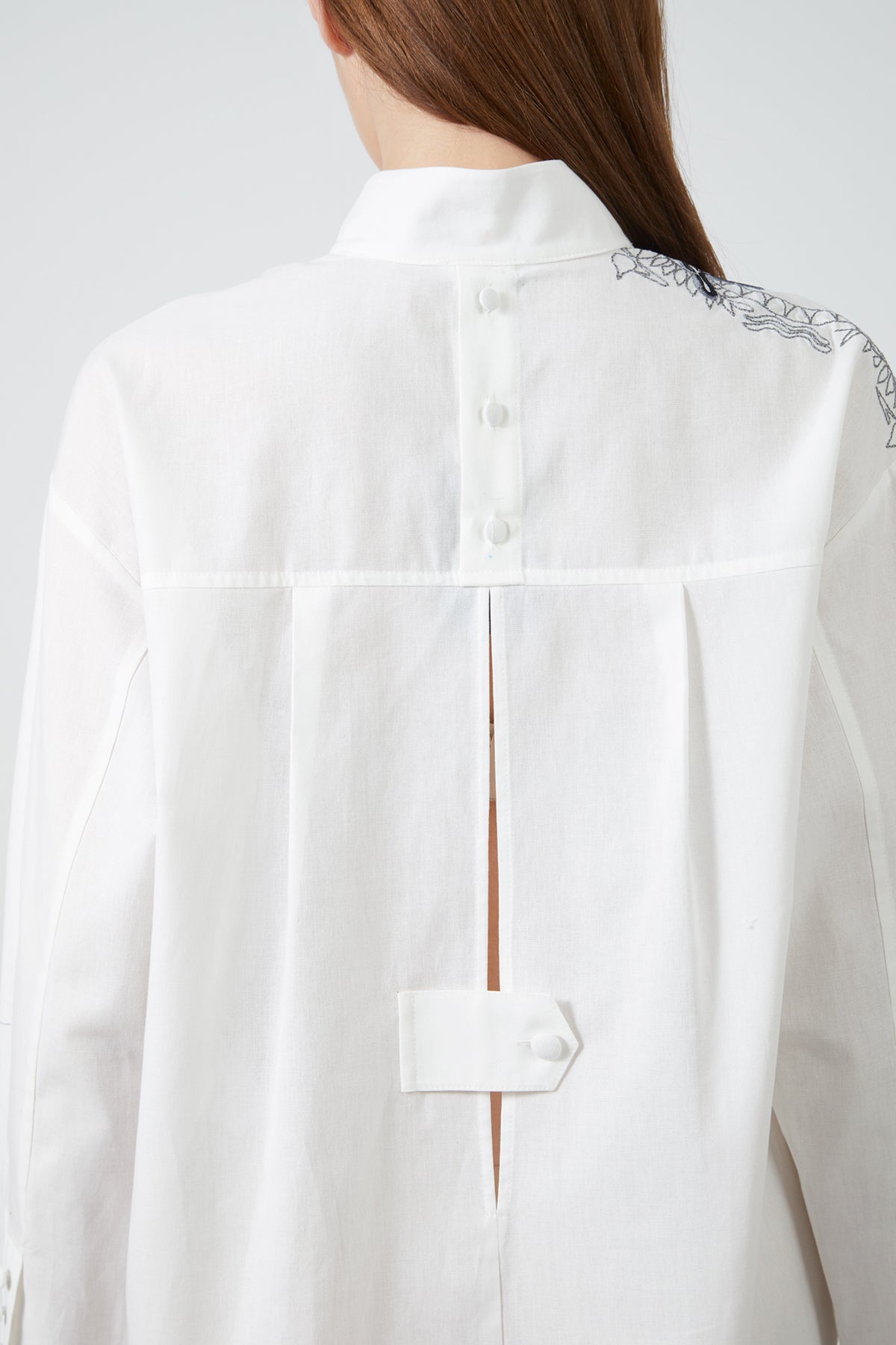 Omuz İşlemeli Uzun Kollu Gömlek