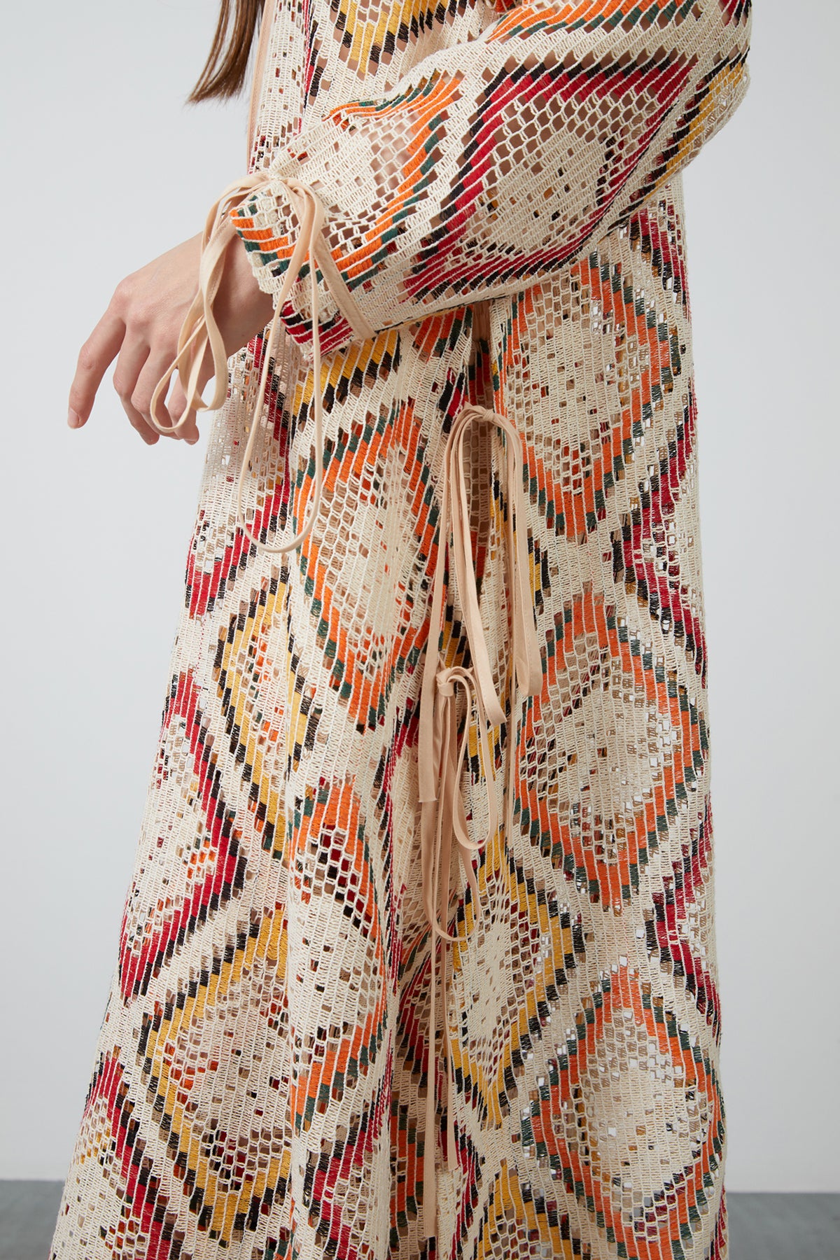 Etnik Desenli Transparan Uzun Elbise