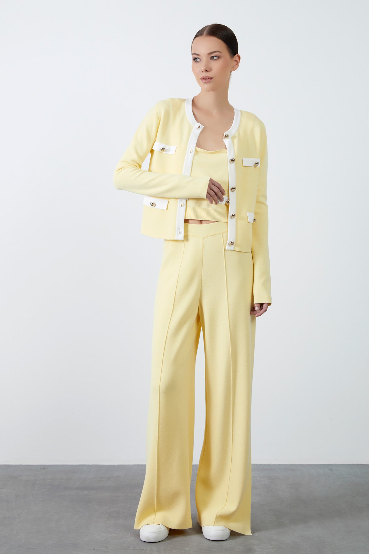 Düğme Detaylı Uzun Kollu Triko Hırka