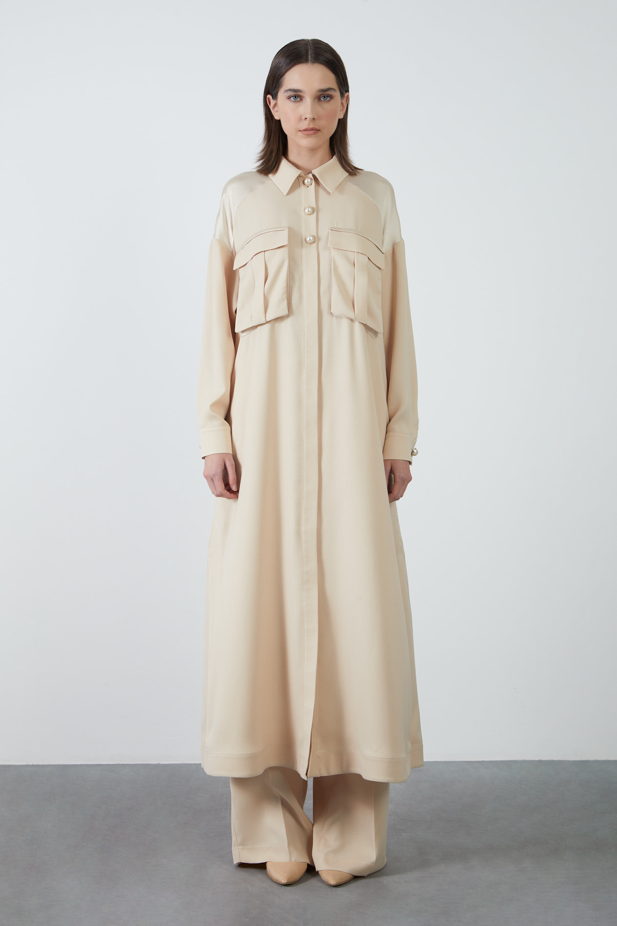 Arkası Bağlanabilir Yırtmaçlı Önü Cepli Uzun Bluz