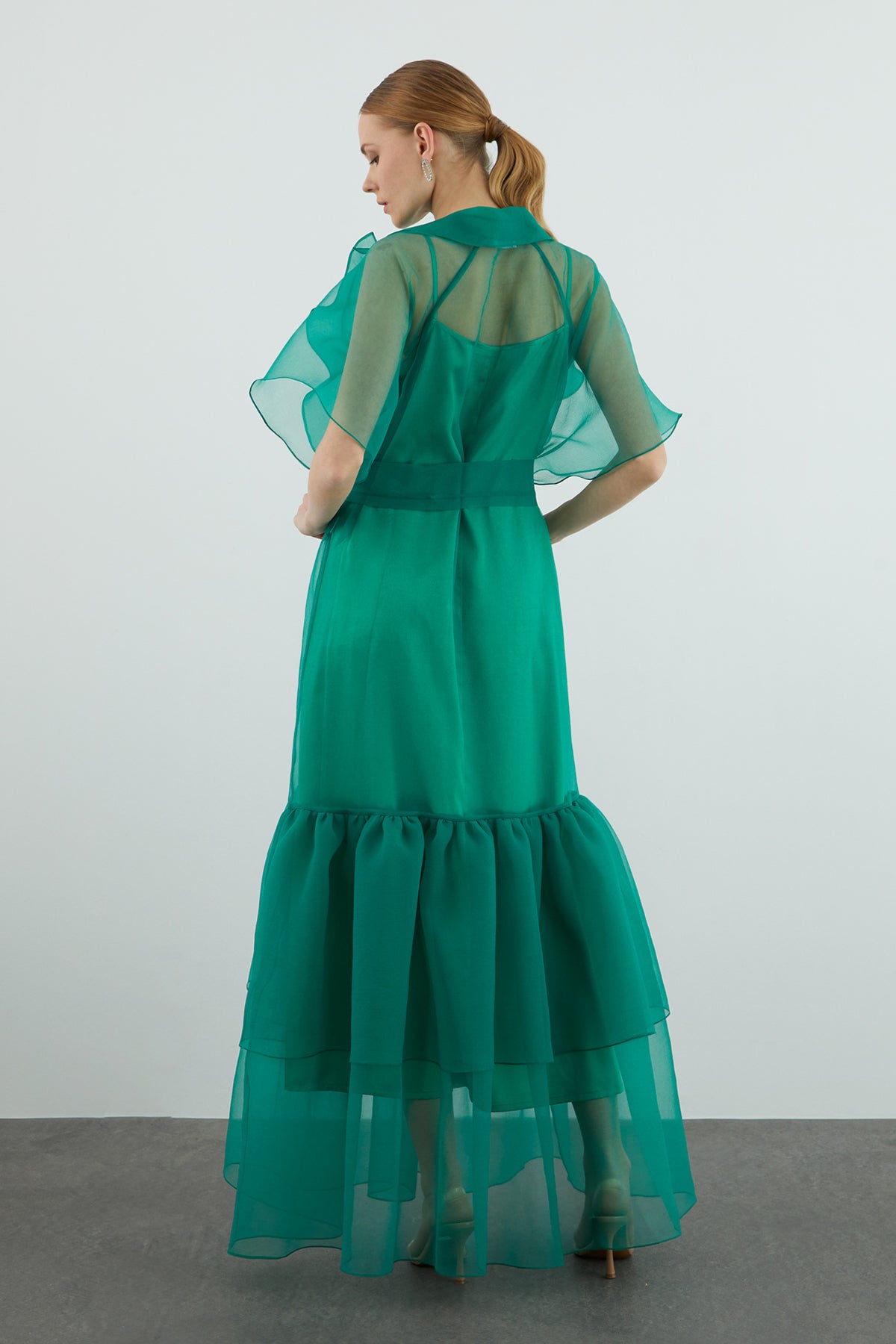 Tül Detaylı Uzun İşlemeli Uzun Elbise