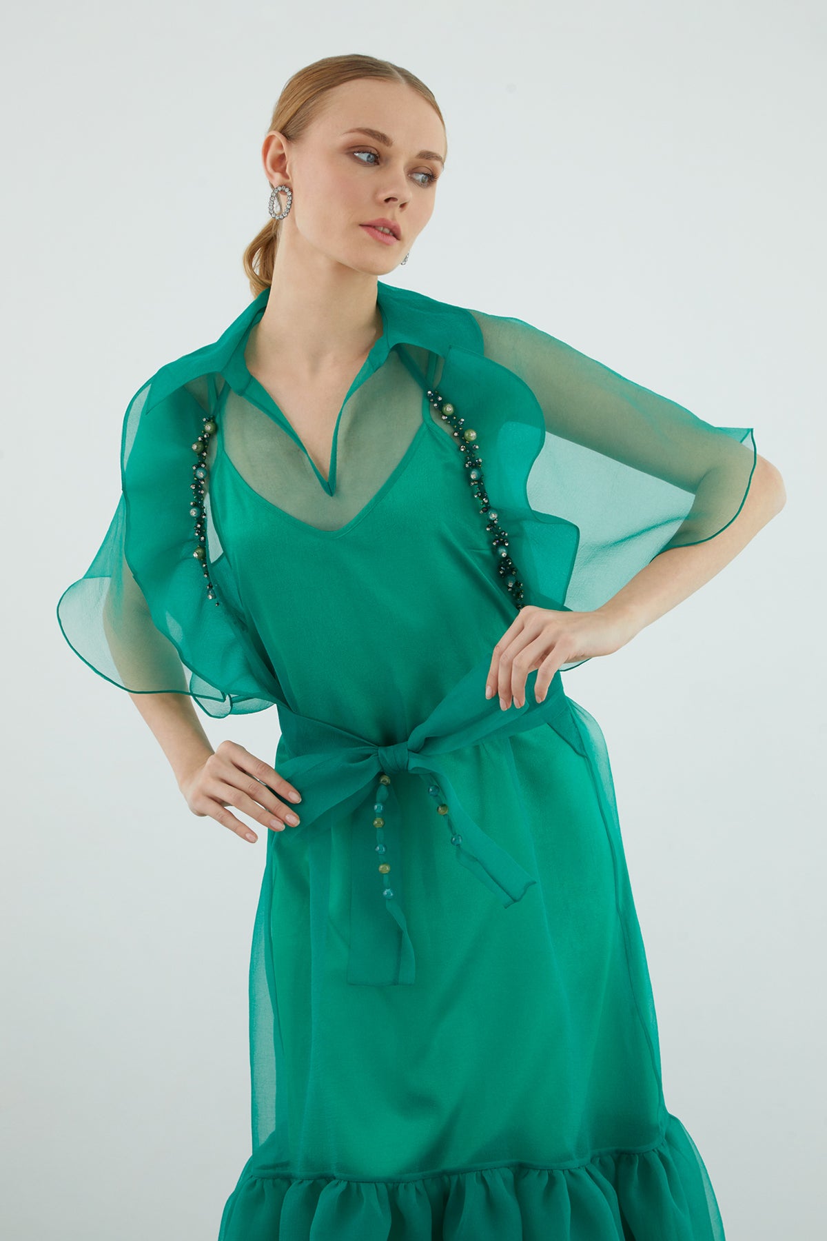 Tül Detaylı Uzun İşlemeli Uzun Elbise