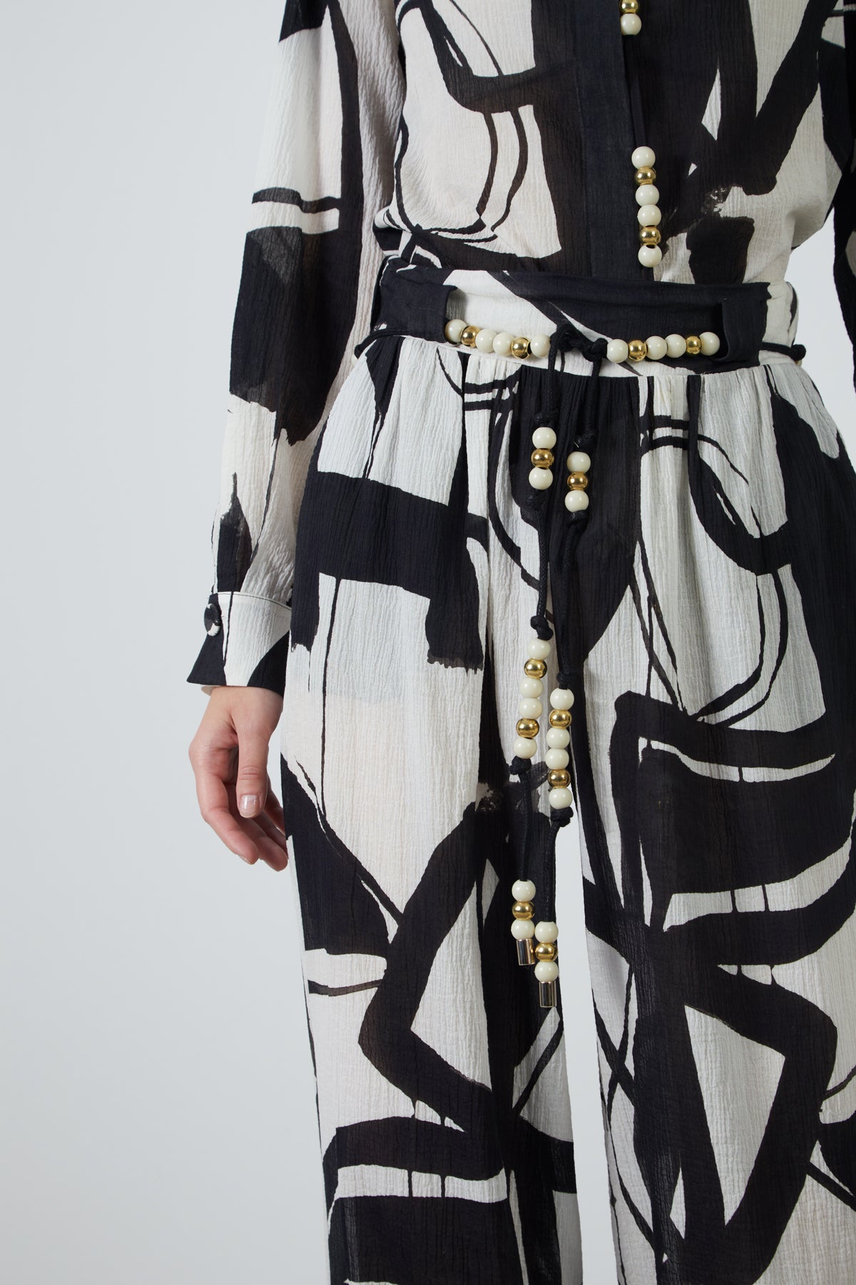 Boncuklu Kordon Detaylı Paça Manşetli Pantolon