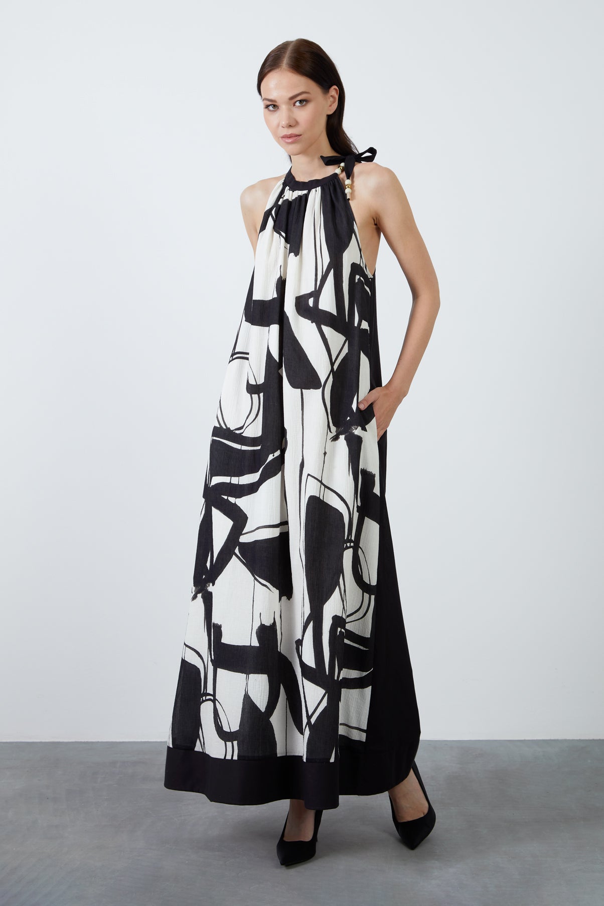 Halter Yaka Sıfır Kol Desenli Uzun Elbise