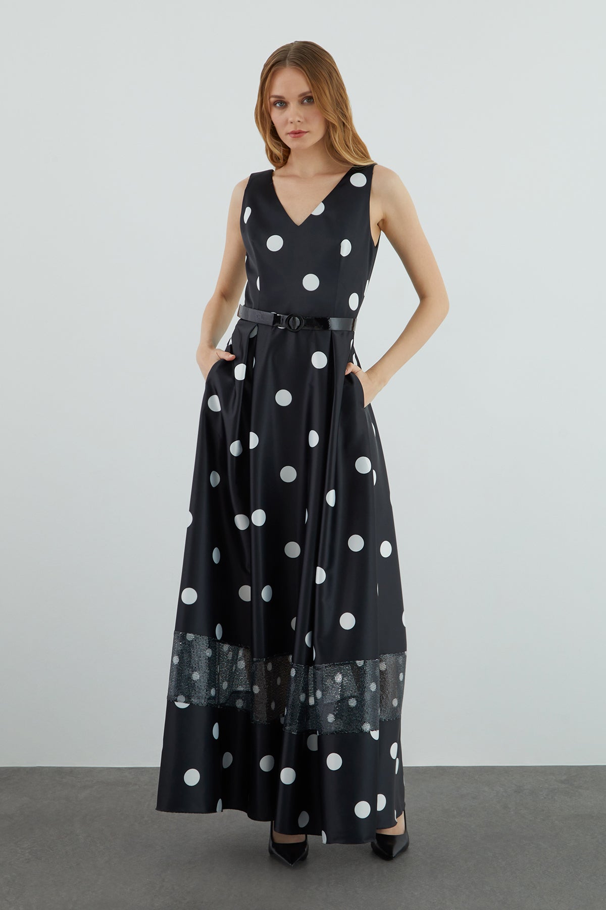 Sıfır Kol V Yaka Puantiye Pul Payetli Beli Kemerli Uzun Abiye Elbise