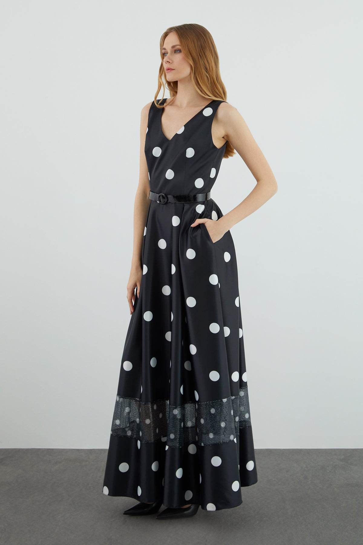 Sıfır Kol V Yaka Puantiye Pul Payetli Beli Kemerli Uzun Abiye Elbise