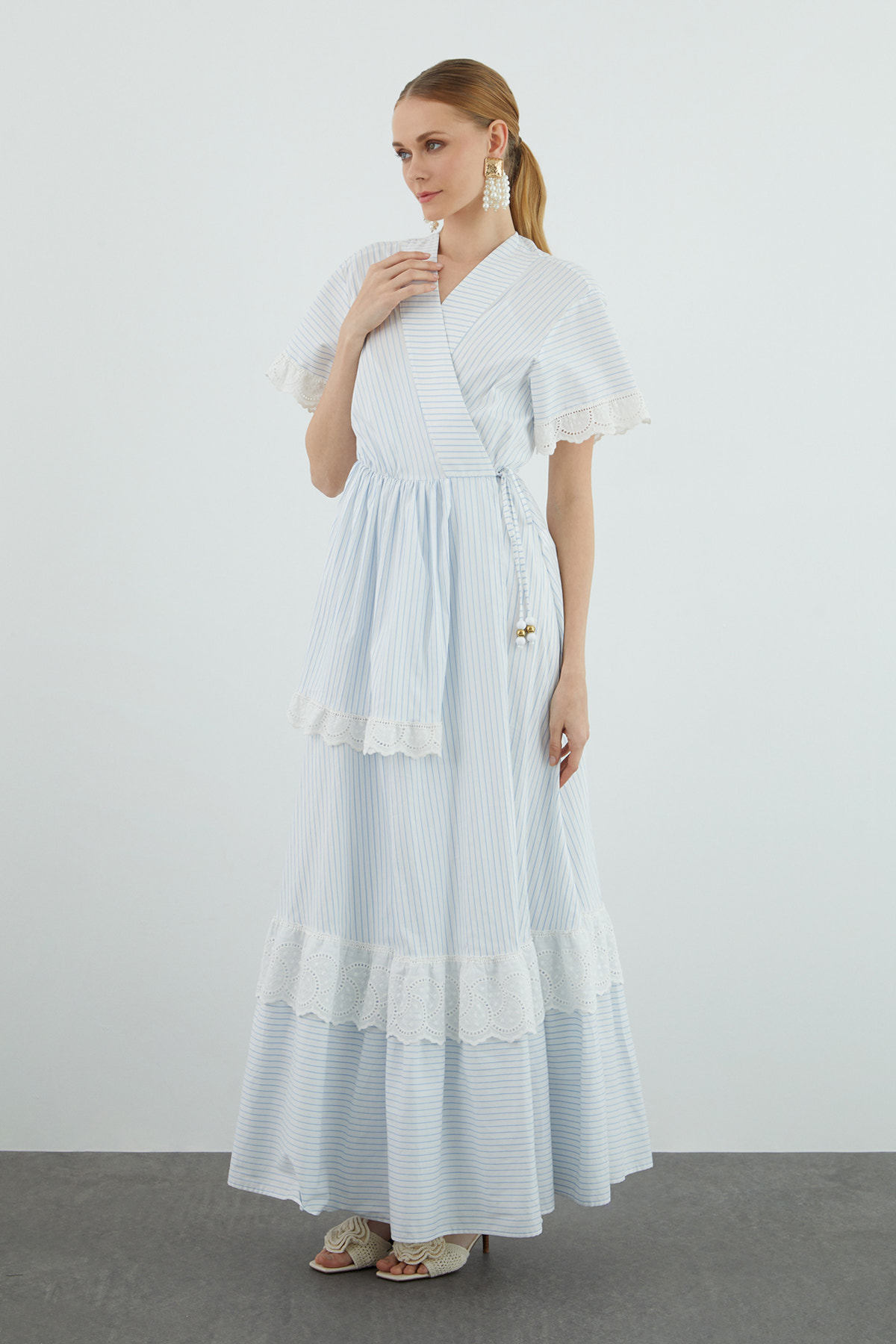 V Yaka Uzun İşlemeli Uzun Elbise