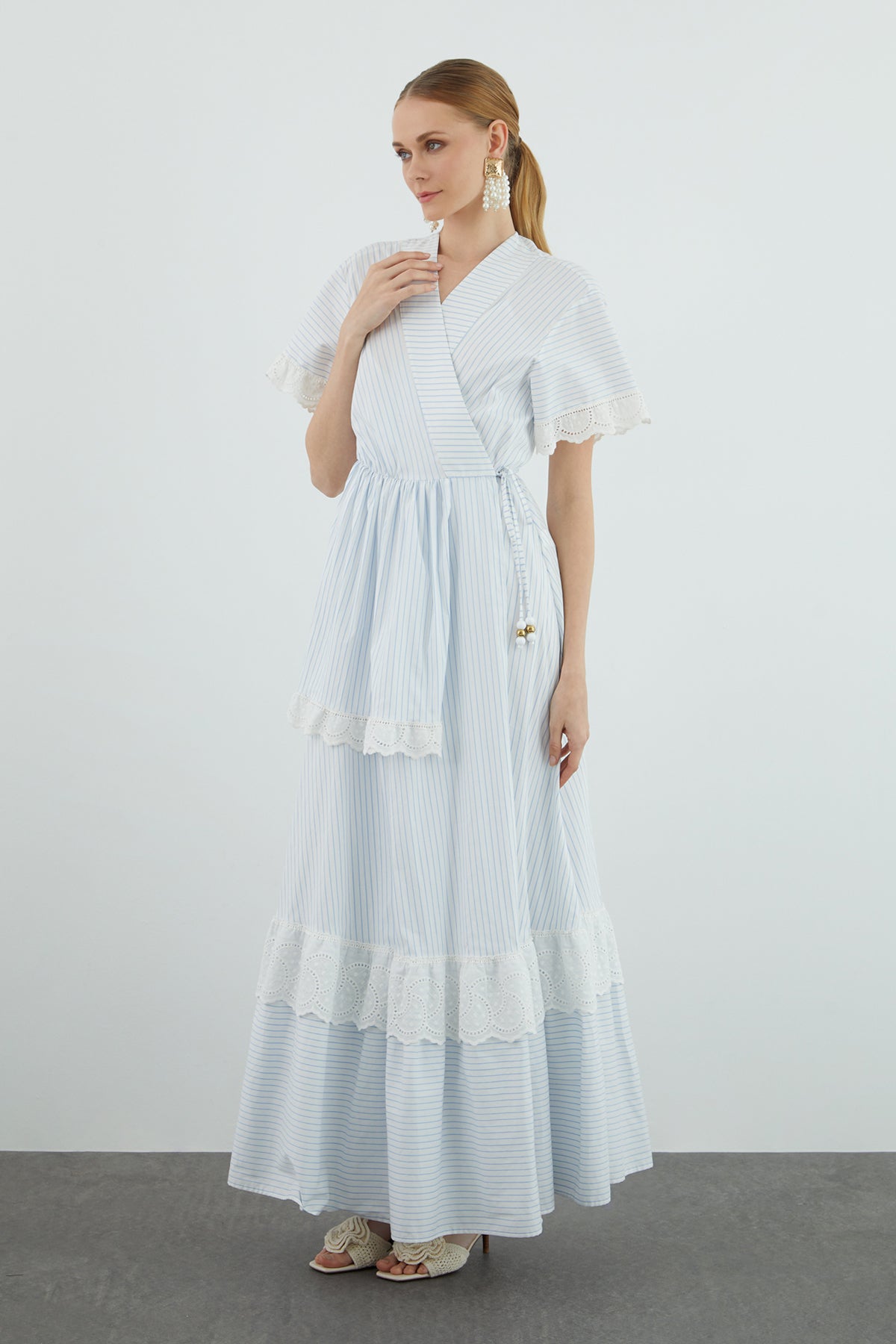 V Yaka Uzun İşlemeli Uzun Elbise