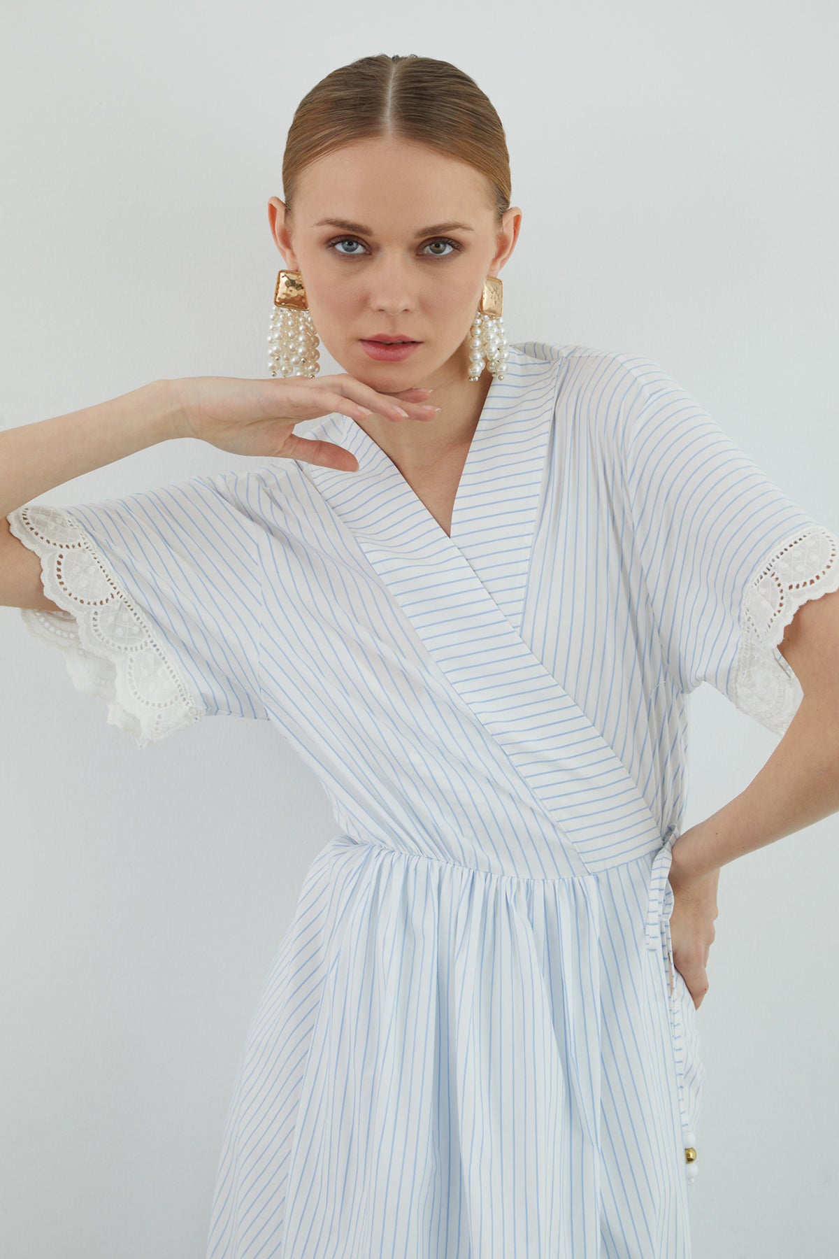 V Yaka Uzun İşlemeli Uzun Elbise