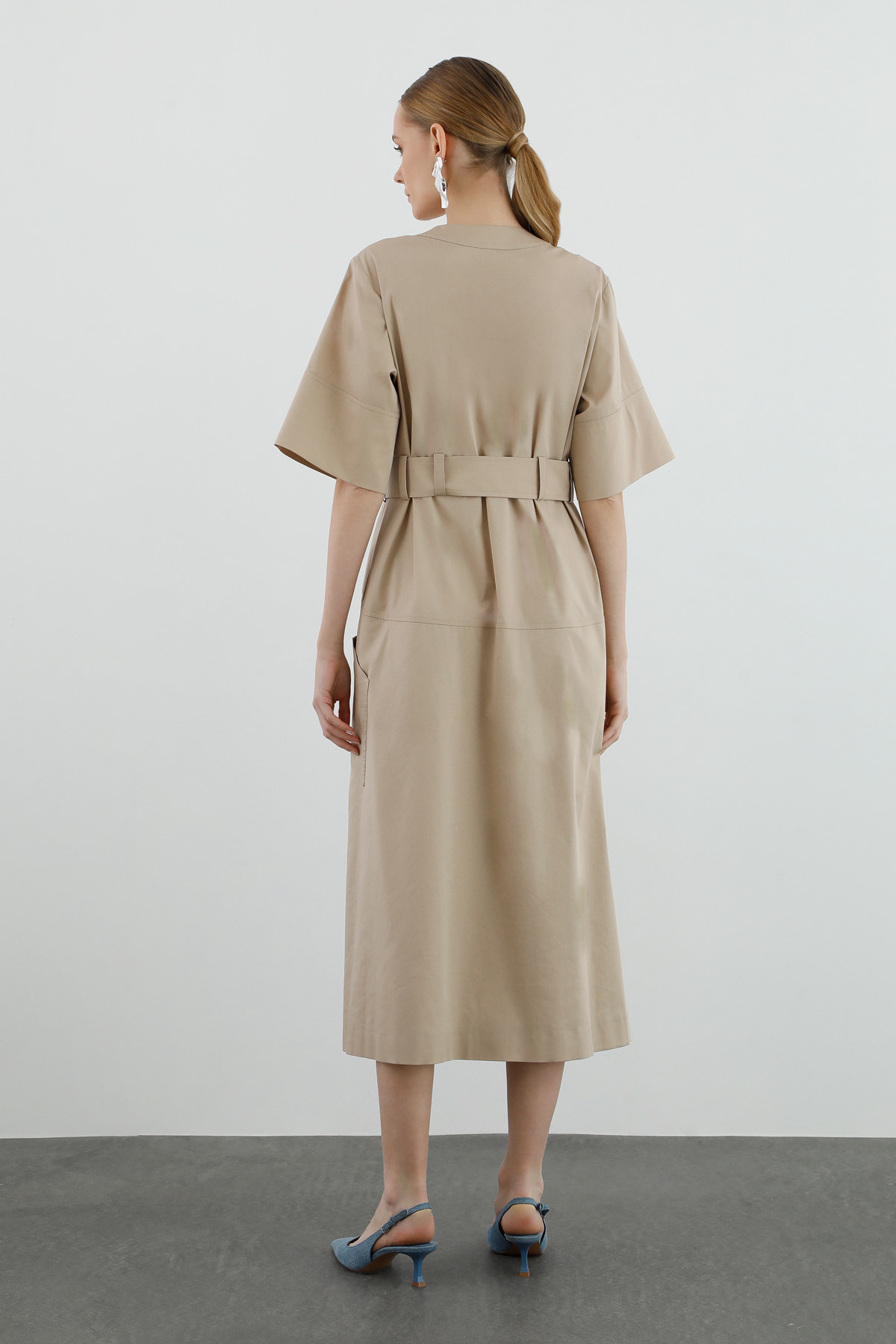 Düğme Detaylı Cepli Midi Elbise