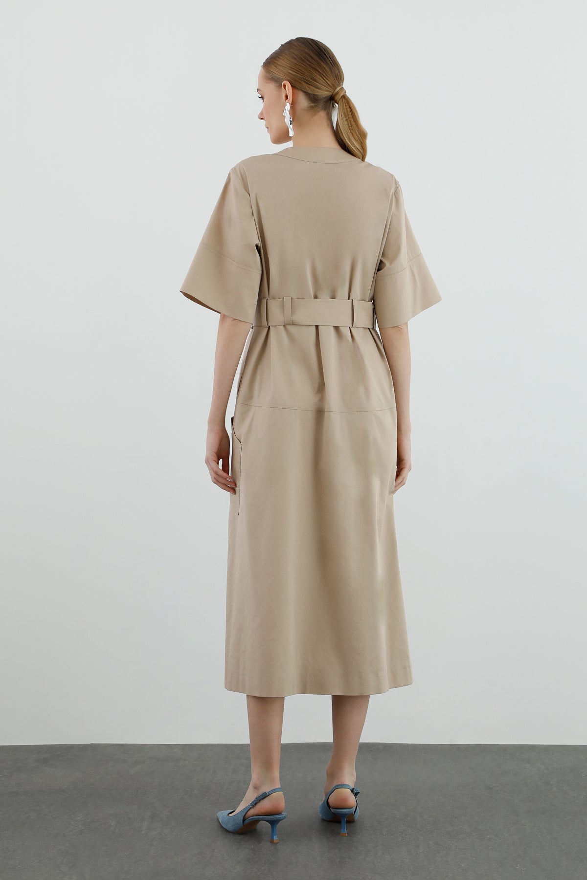 Düğme Detaylı Cepli Midi Elbise