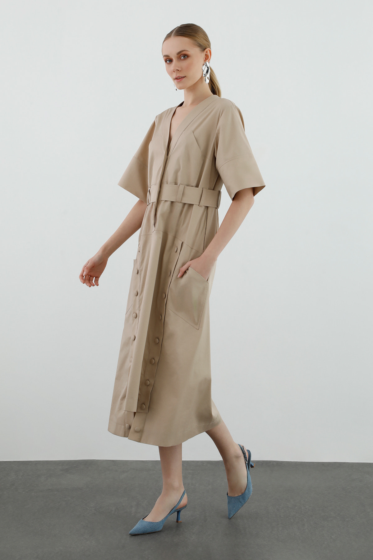 Düğme Detaylı Cepli Midi Elbise