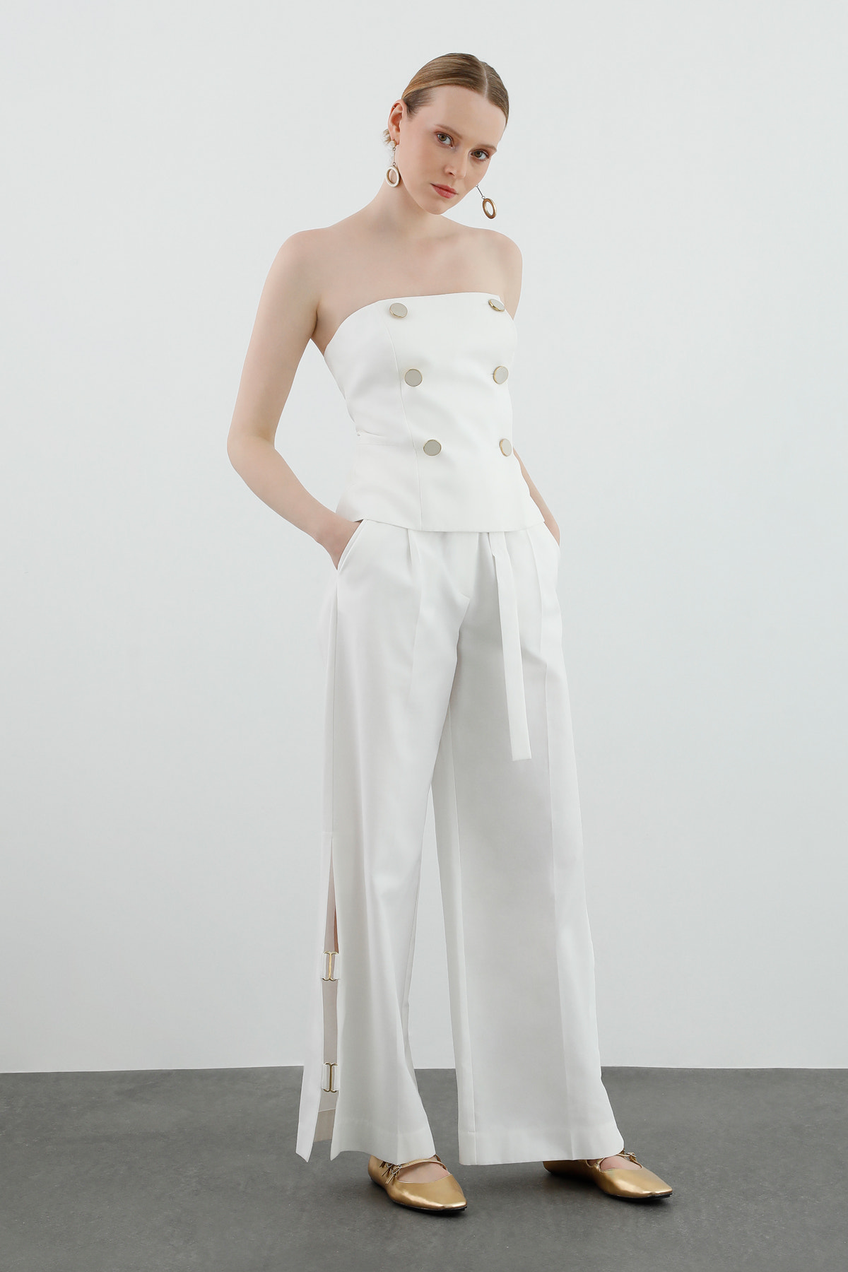 Düğme Detaylı Astarlı Straplez Bluz