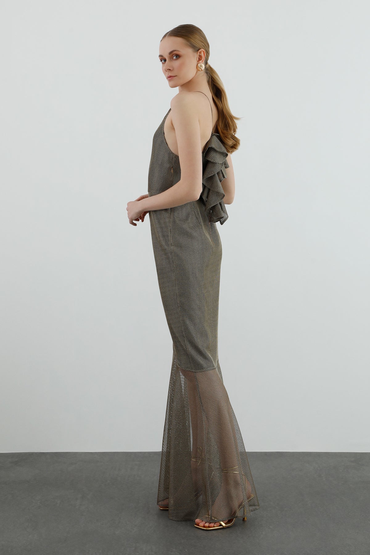 Zincir Detaylı Asimetrik Kesim File Elbise