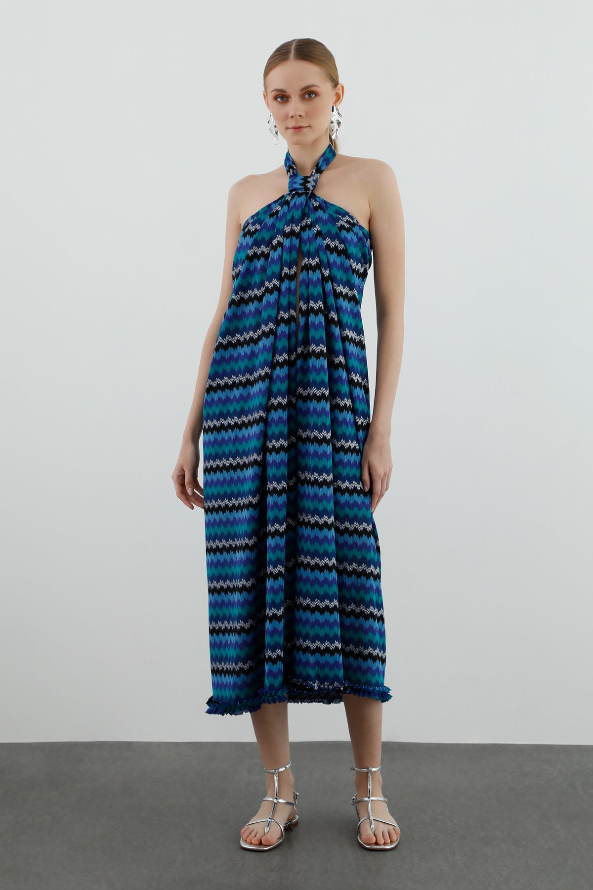 Boyundan Bağlamalı Renkli Midi Elbise