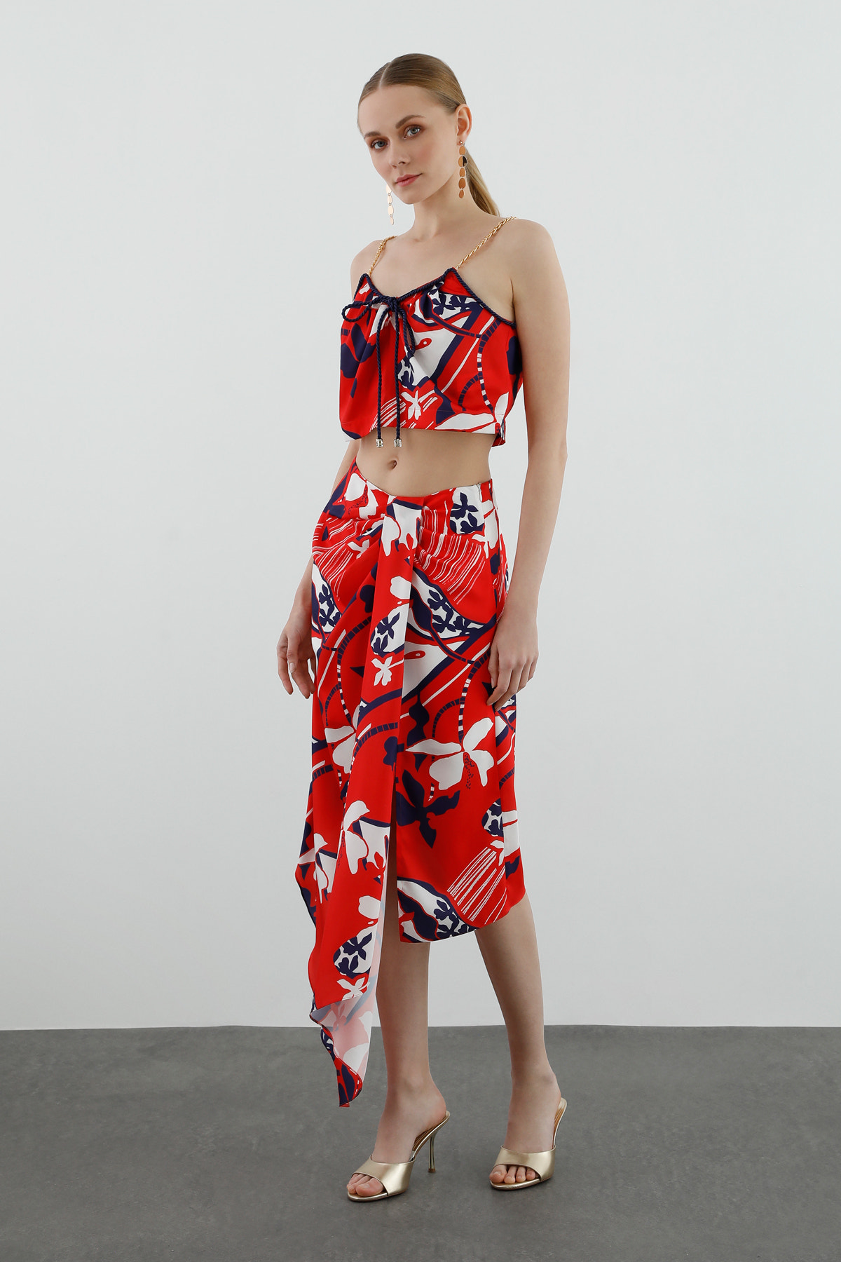 Zincir Askılı Desenli Top Ve Etekli Takım